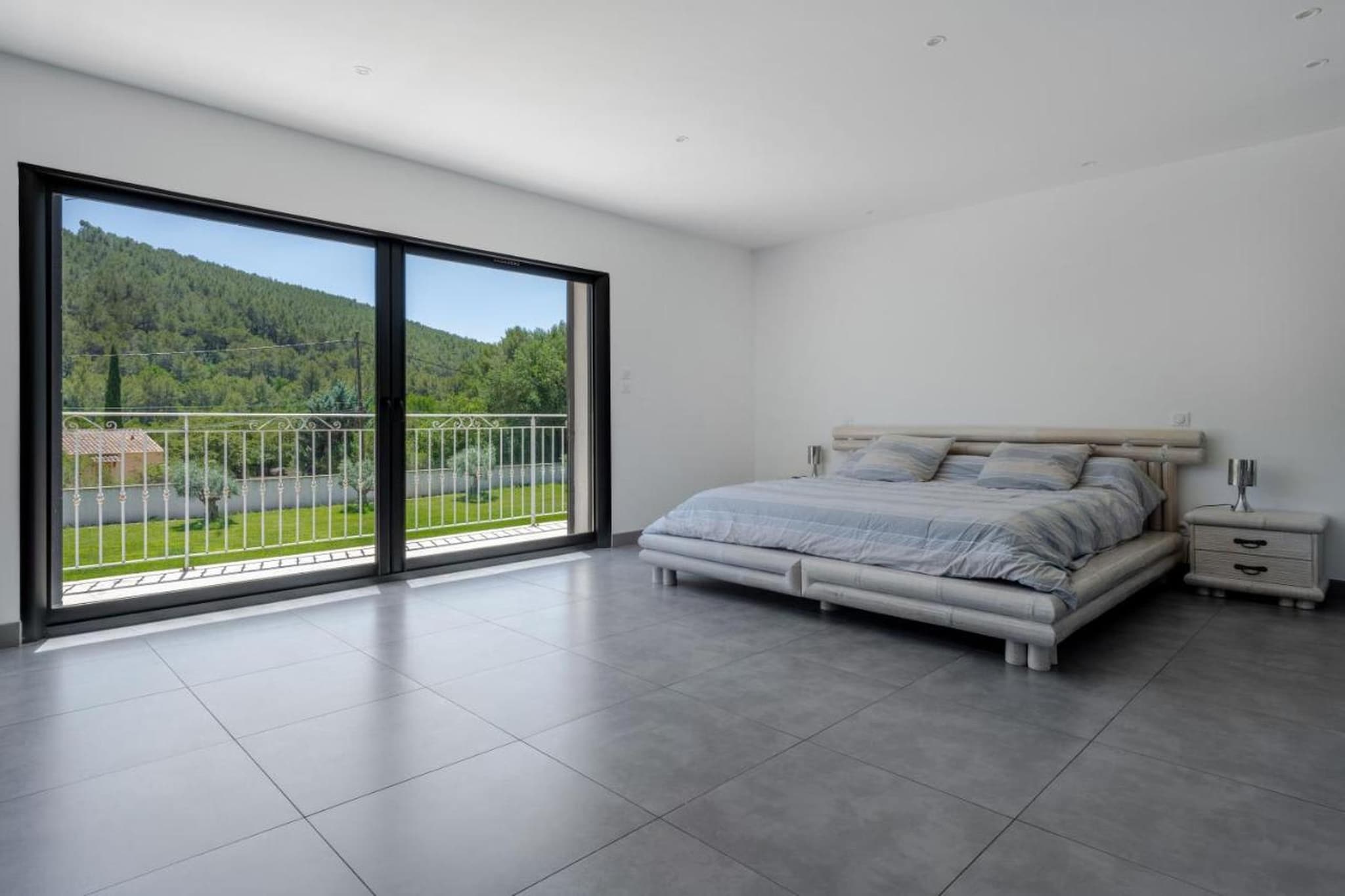 Villa avec piscine chauffée spa salle sport et cinéma