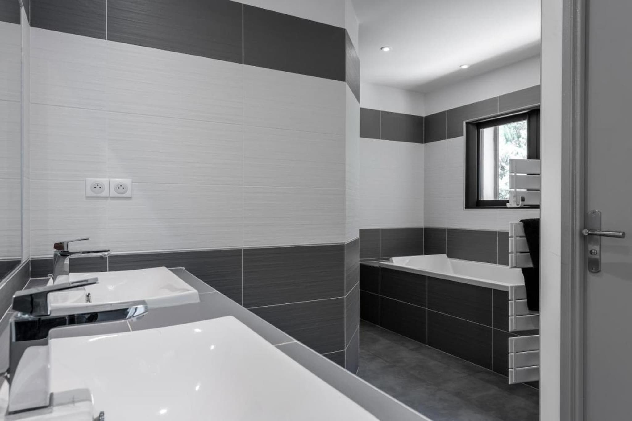 Villa avec piscine chauffée spa salle sport et cinéma-Badkamer