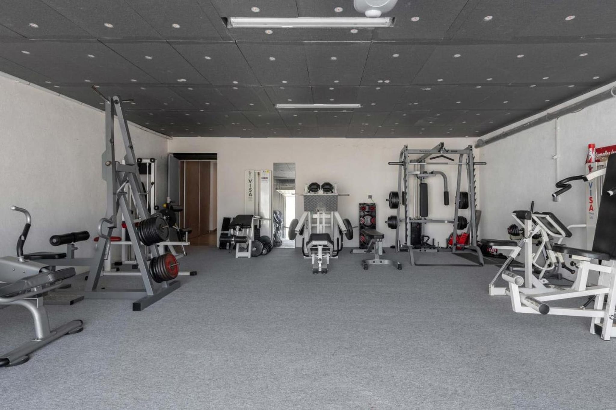 Villa avec piscine chauffée spa salle sport et cinéma-Sportzaal