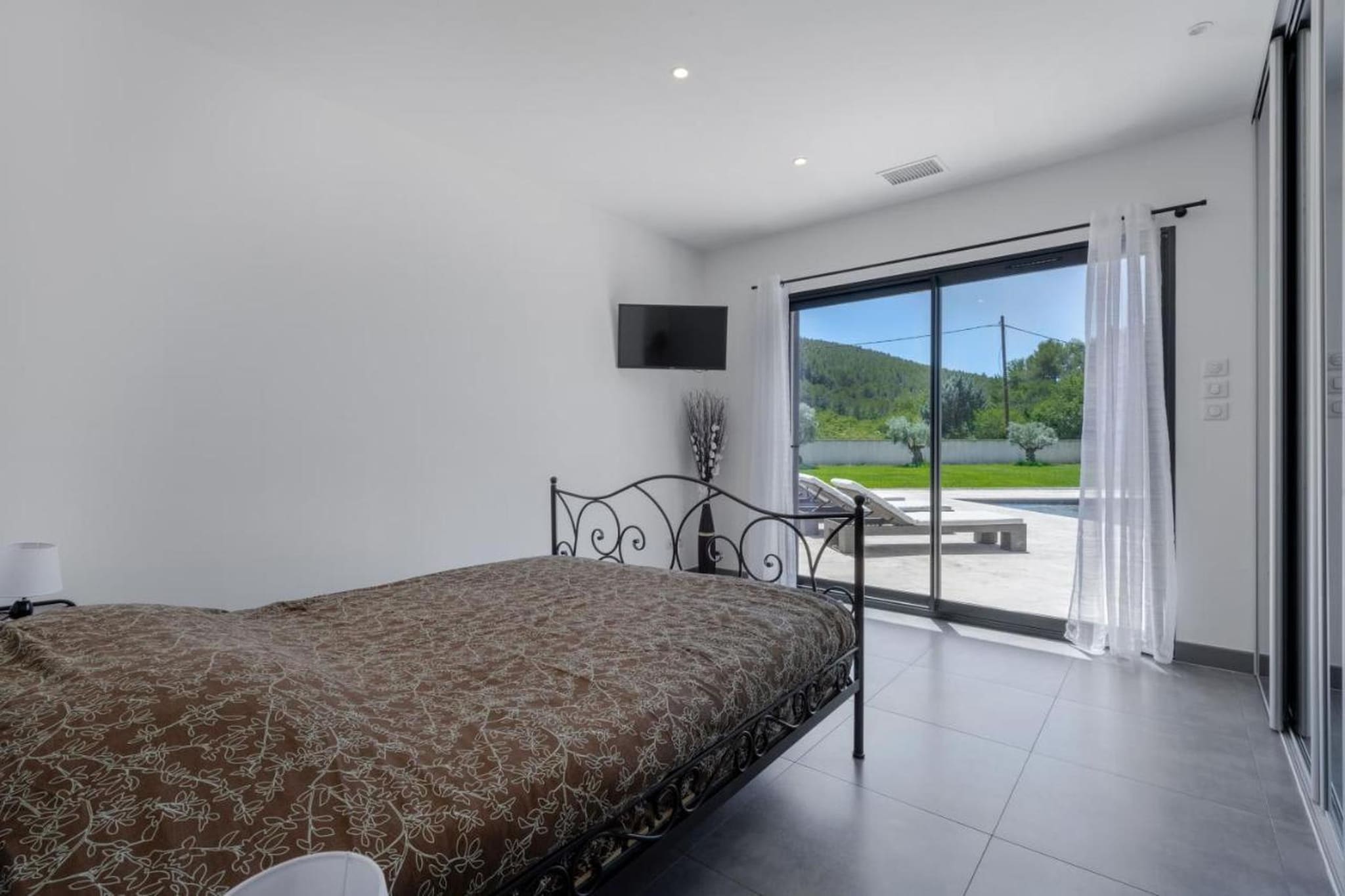 Villa avec piscine chauffée spa salle sport et cinéma-Slaapkamer