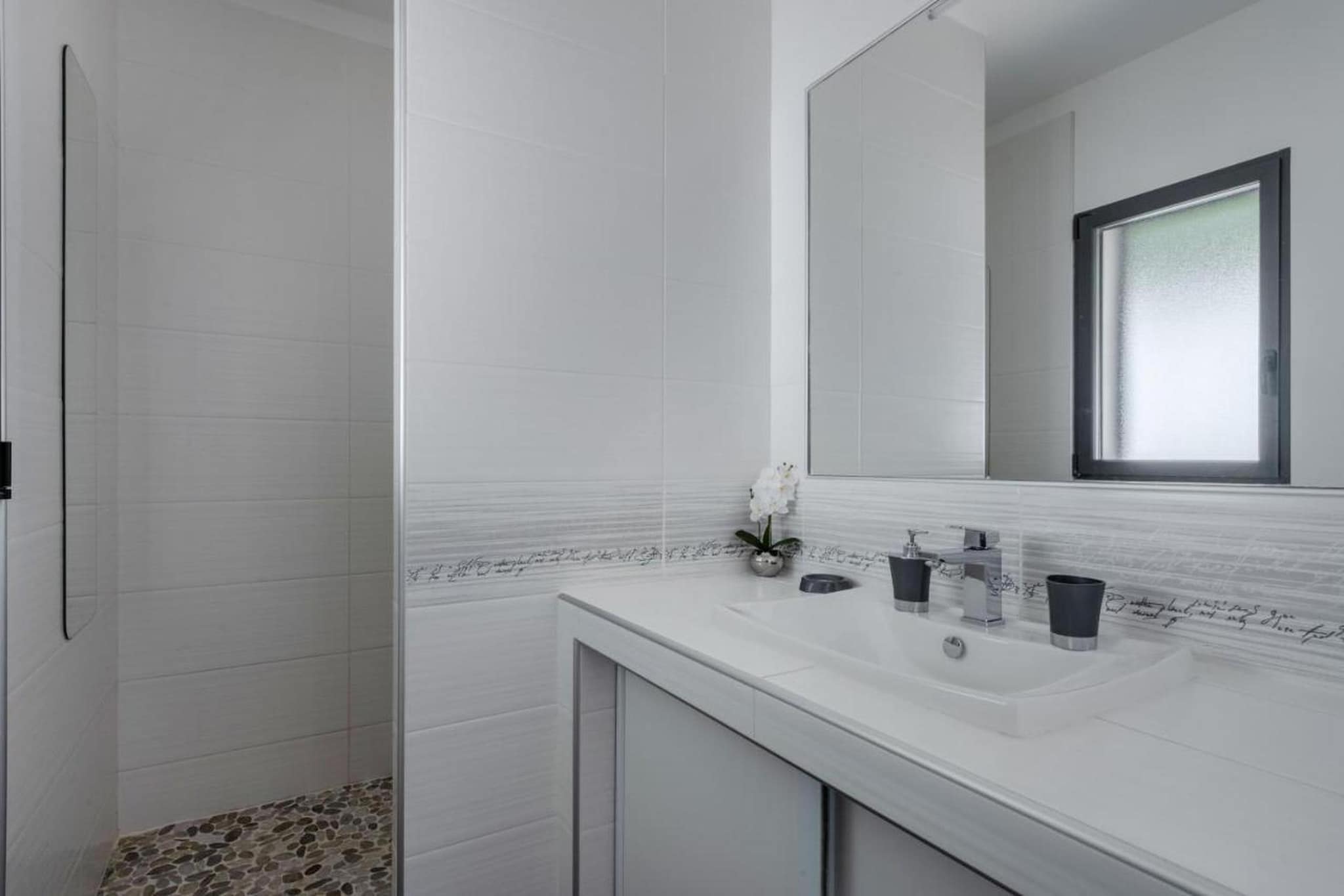 Villa avec piscine chauffée spa salle sport et cinéma-Badkamer