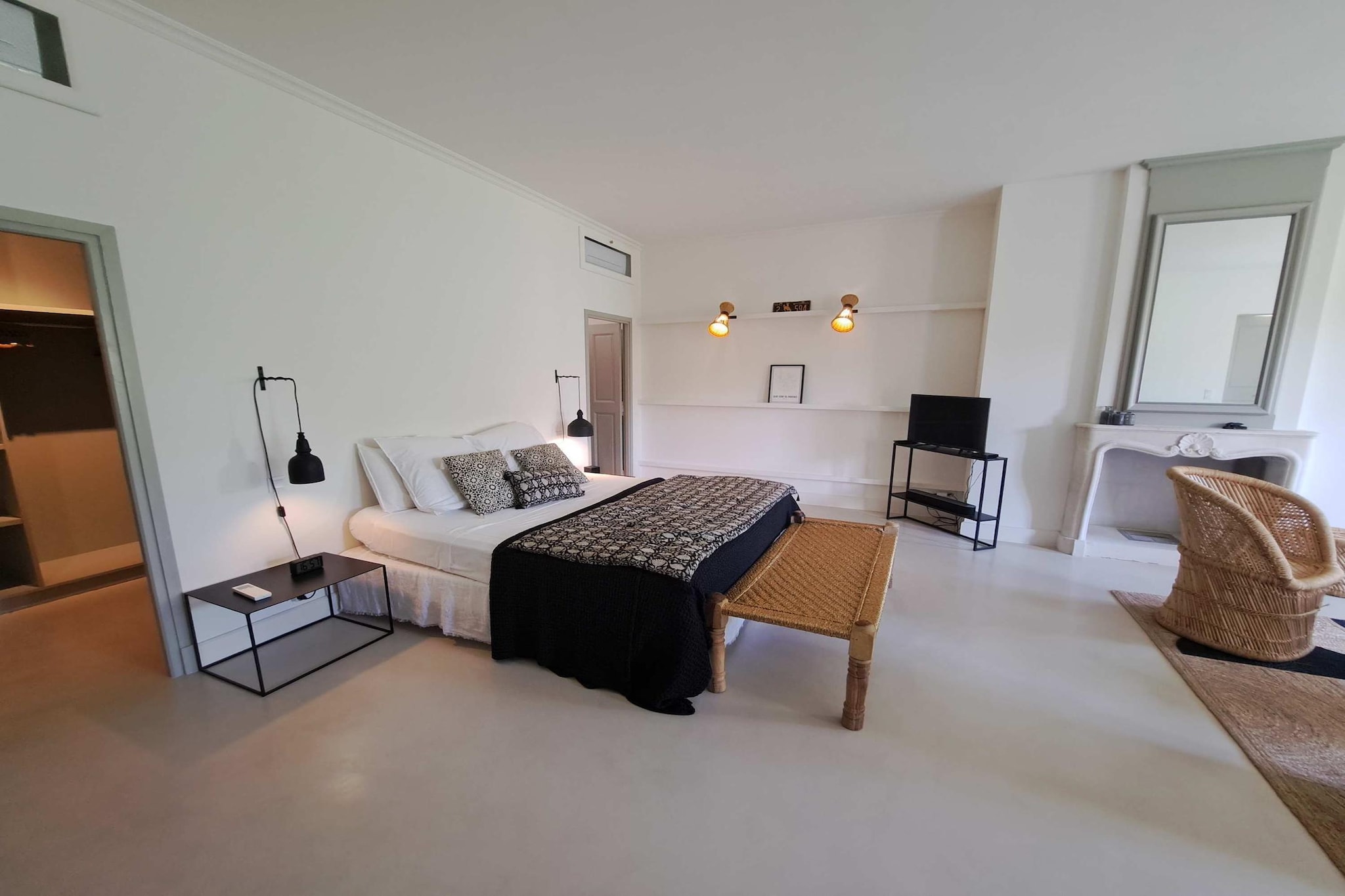 Mas Maillane demeure du XVIIIe entièrement rénové-Bedroom