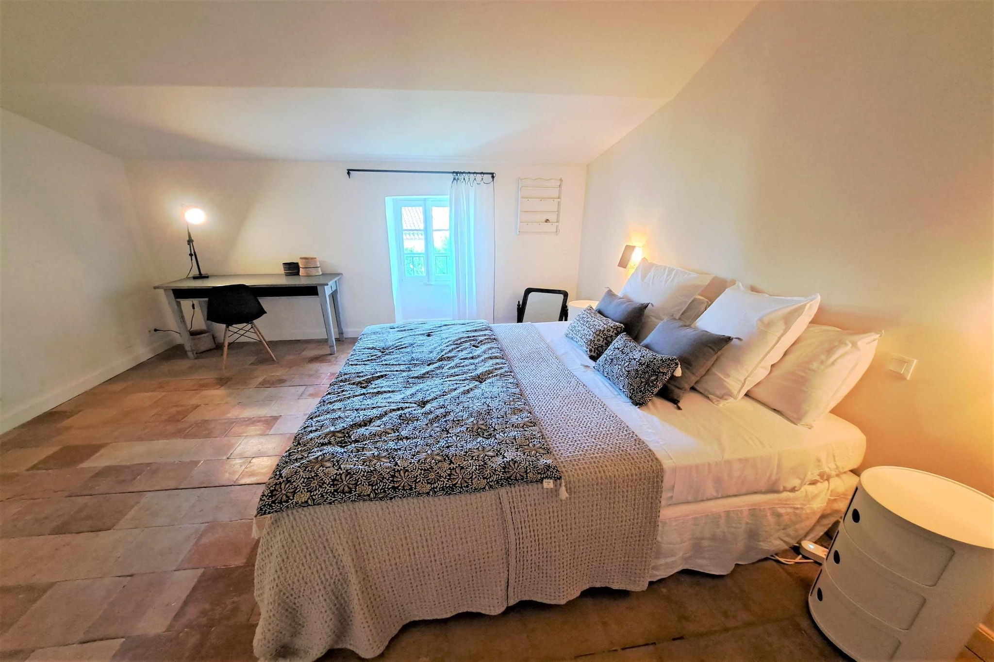 Mas Maillane demeure du XVIIIe entièrement rénové-Bedroom