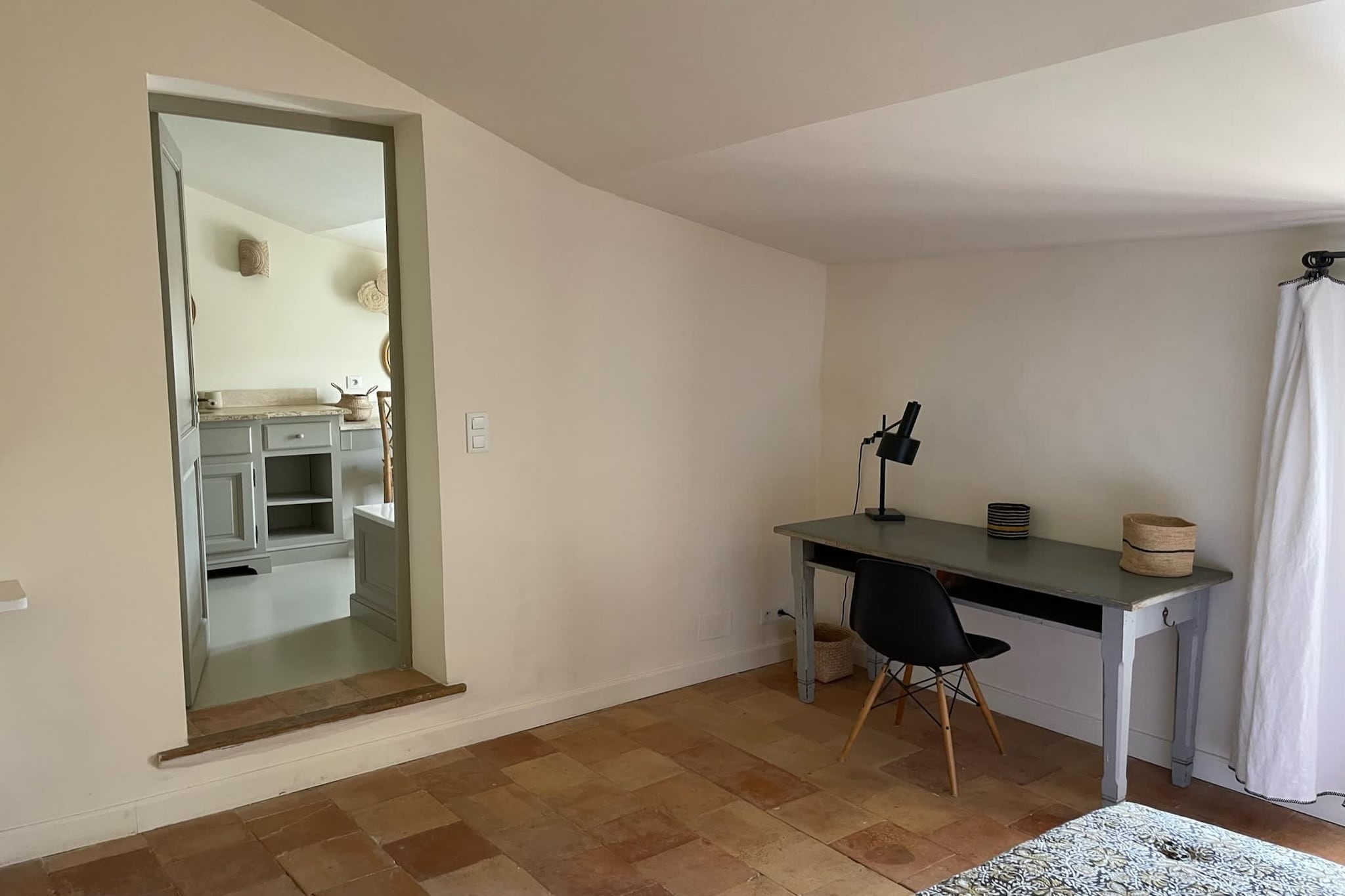 Mas Maillane demeure du XVIIIe entièrement rénové-Bedroom