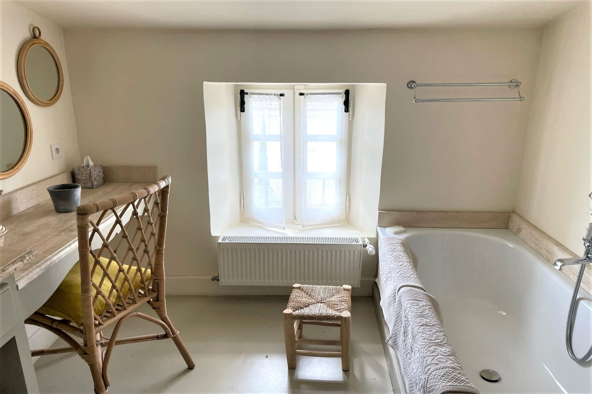 Mas Maillane demeure du XVIIIe entièrement rénové-Bathroom