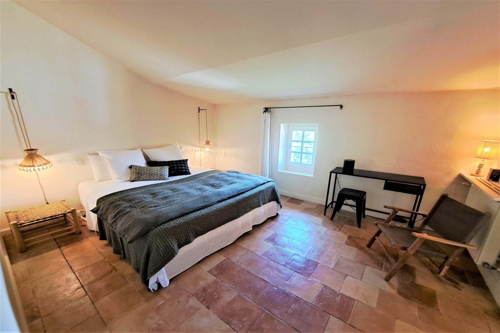 Mas Maillane demeure du XVIIIe entièrement rénové-Bedroom