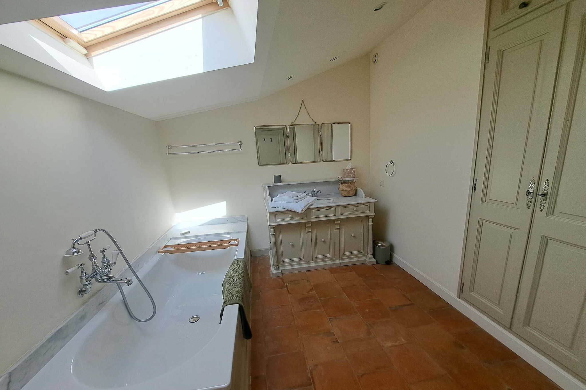 Mas Maillane demeure du XVIIIe entièrement rénové-Bathroom