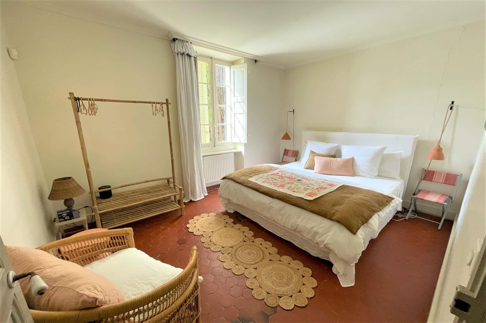 Mas Maillane demeure du XVIIIe entièrement rénové-Bedroom