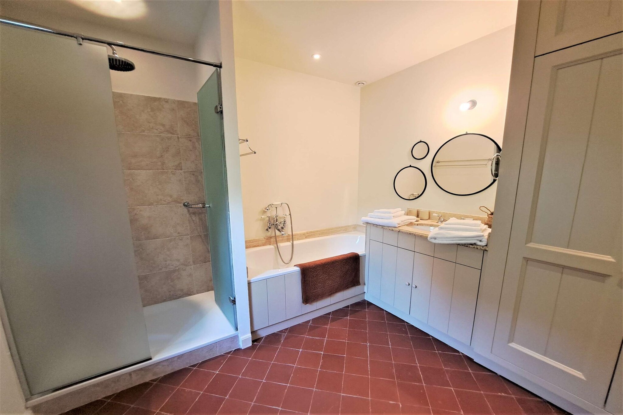 Mas Maillane demeure du XVIIIe entièrement rénové-Bathroom