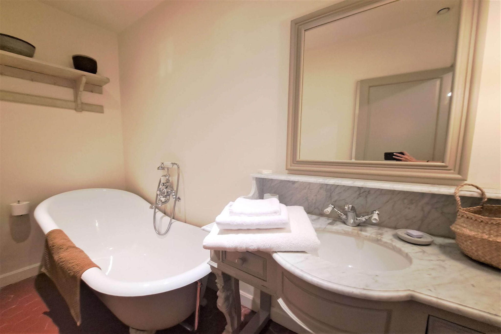 Mas Maillane demeure du XVIIIe entièrement rénové-Bathroom