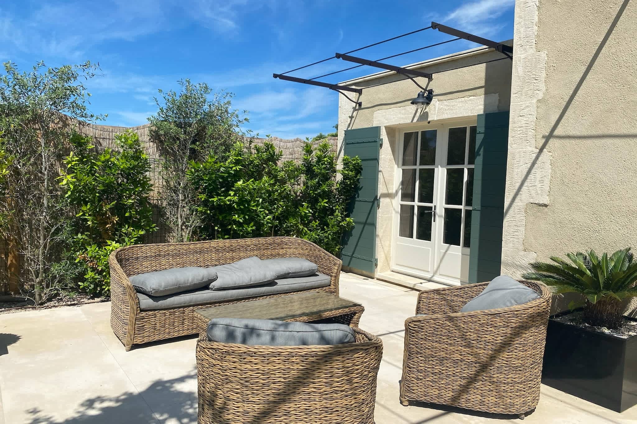 Le Mas Sorella – Votre Évasion Provençale au Cœur des Alpilles-Terrasse/Balkon