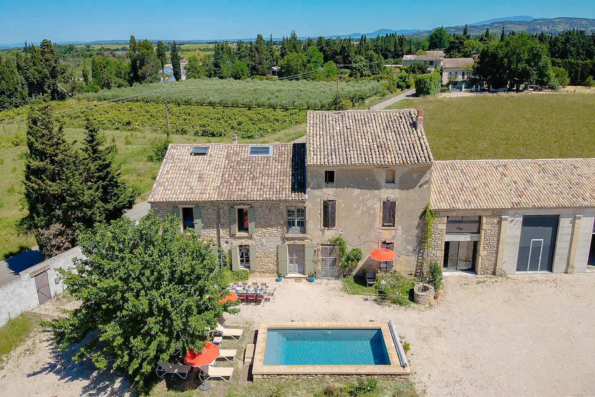 Mas du Mûrier-Buitenkant zomer