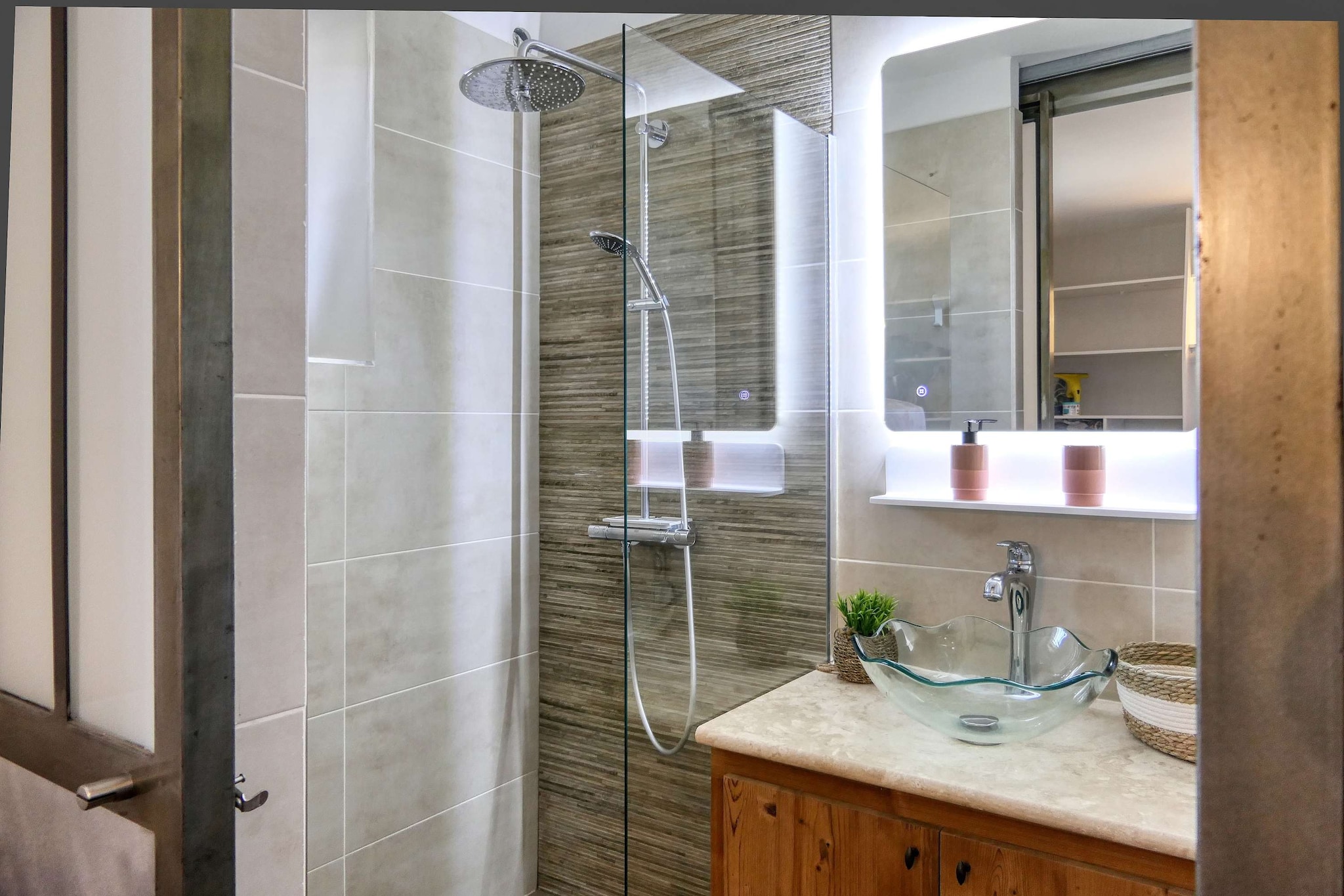 Mas du Mûrier-Badkamer