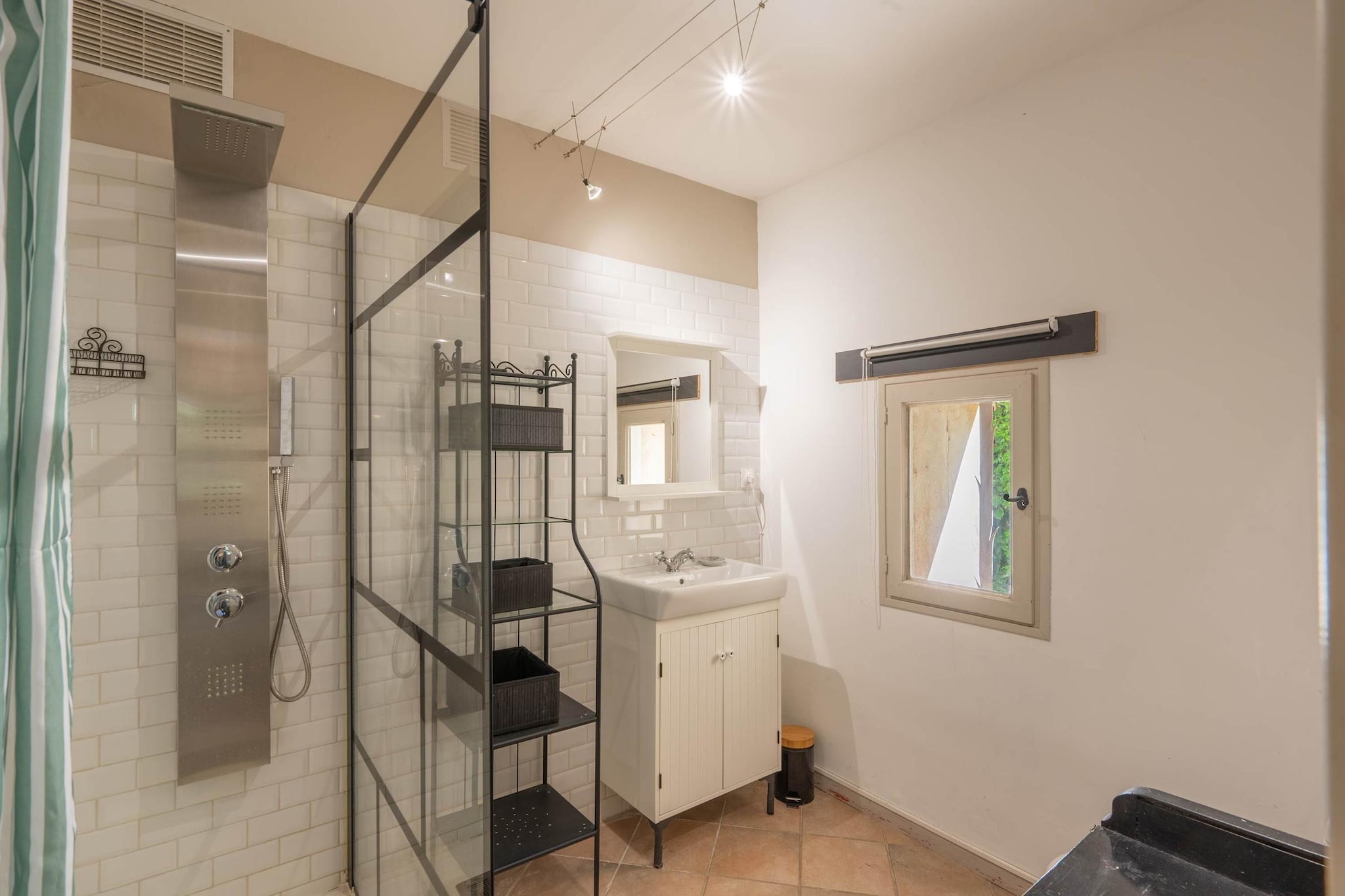 Grand Mas climatisé Arles-Badezimmer