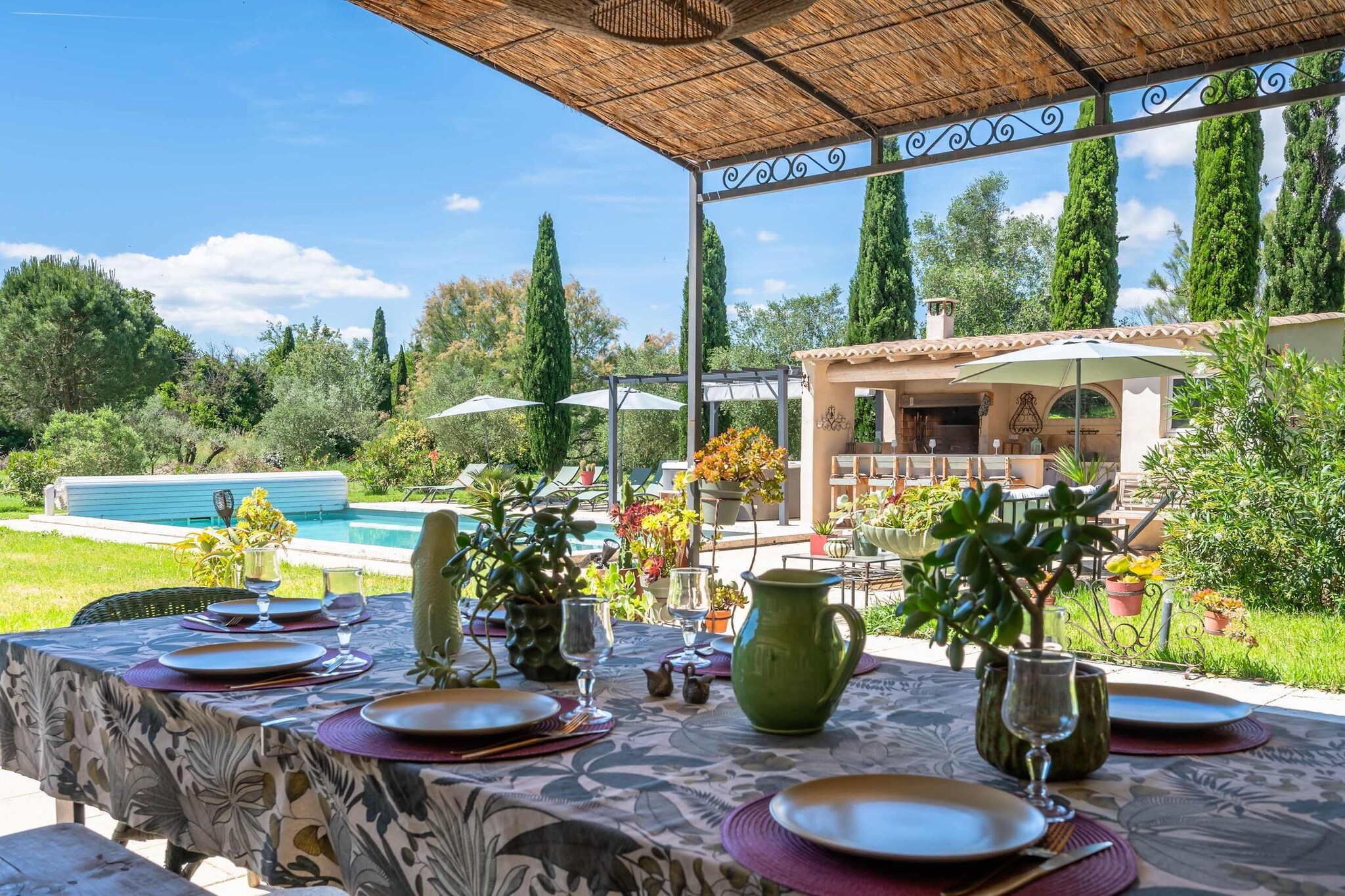 Grand Mas climatisé Arles-Terrasse/Balkon