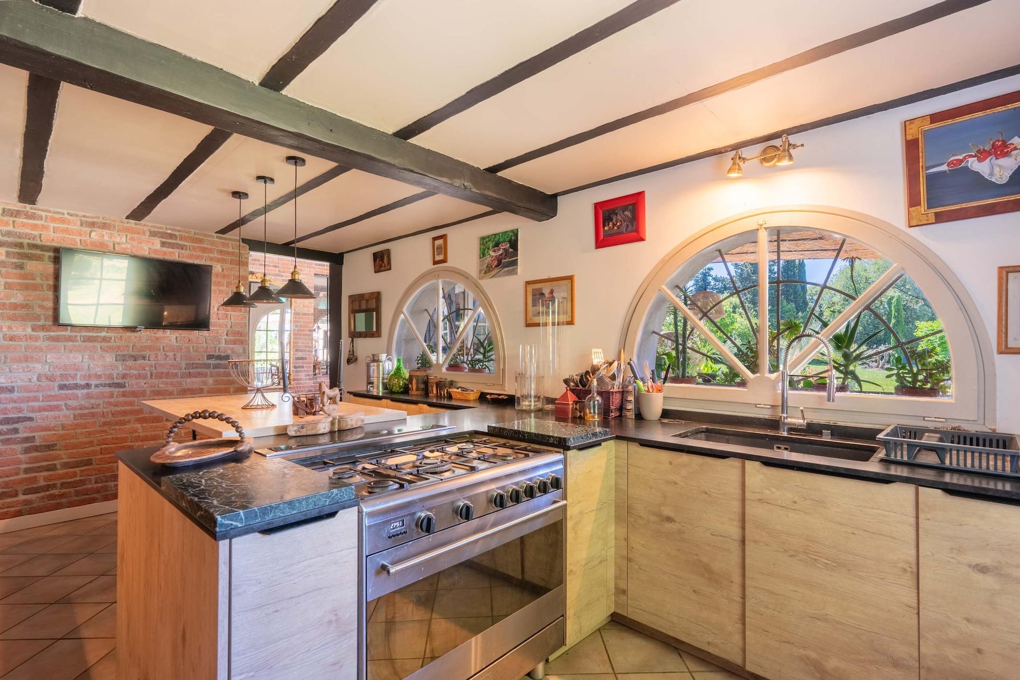 Grand Mas climatisé Arles-Küche