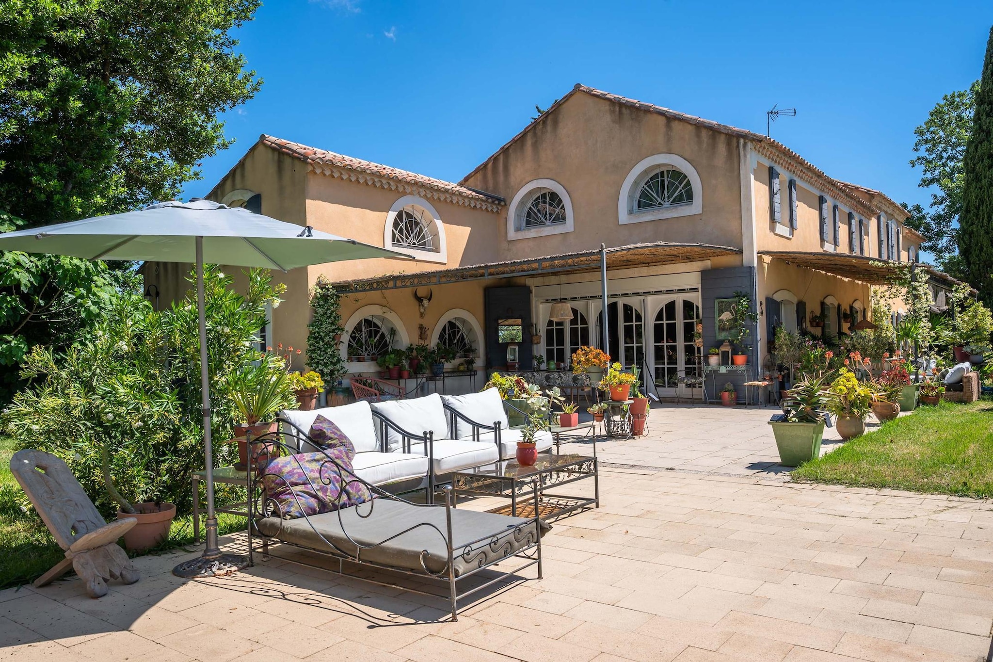 Grand Mas climatisé Arles-Terrasse/Balkon