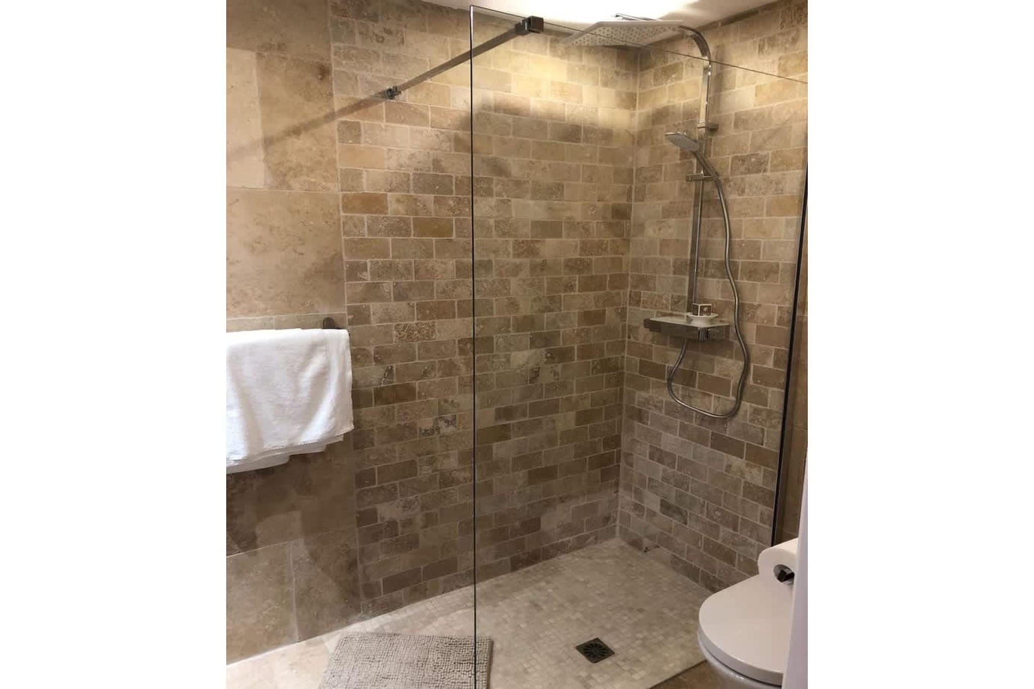 Villa provencale à Murs coeur du Luberon-Badkamer