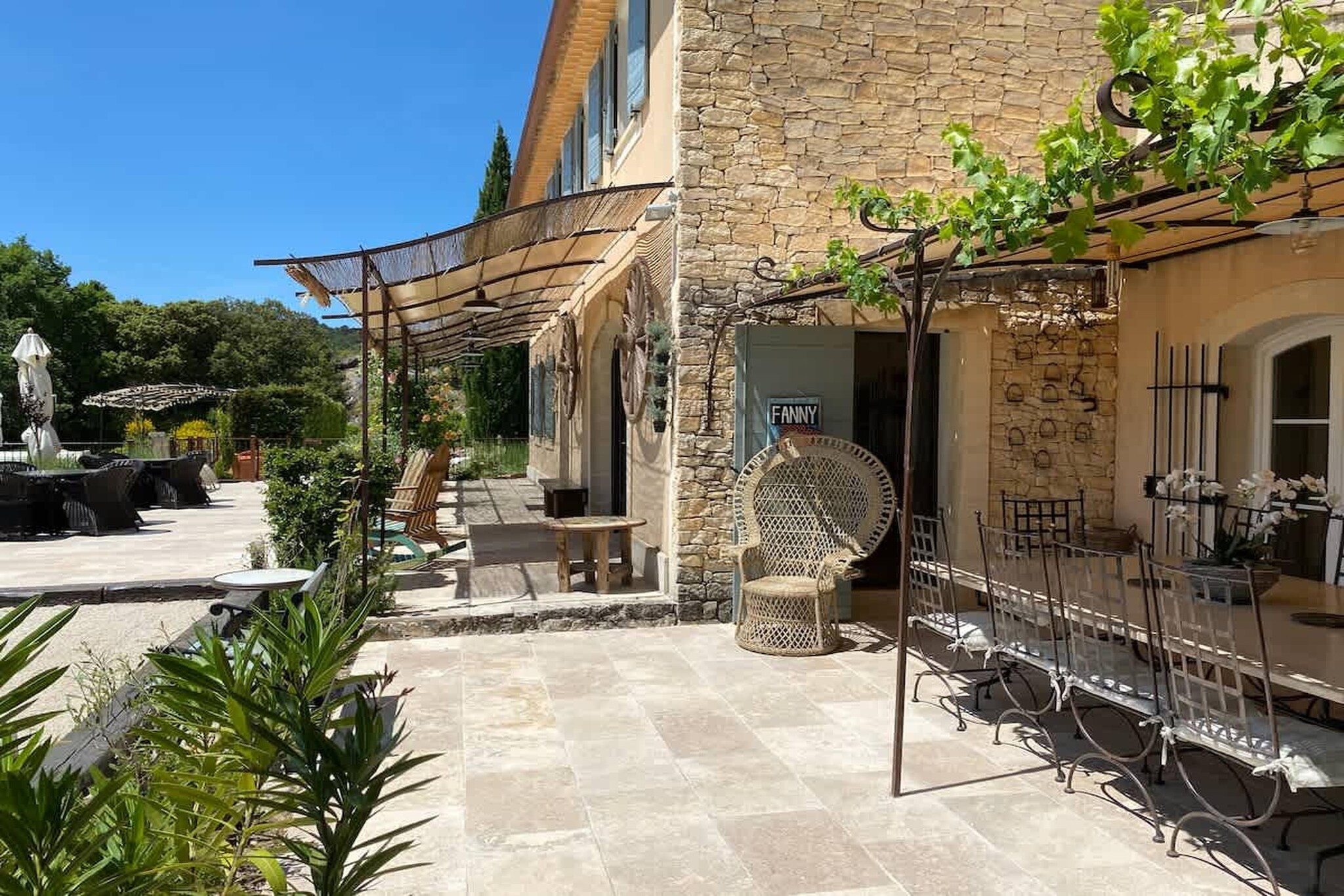 Villa provencale à Murs coeur du Luberon-Buitenkant zomer