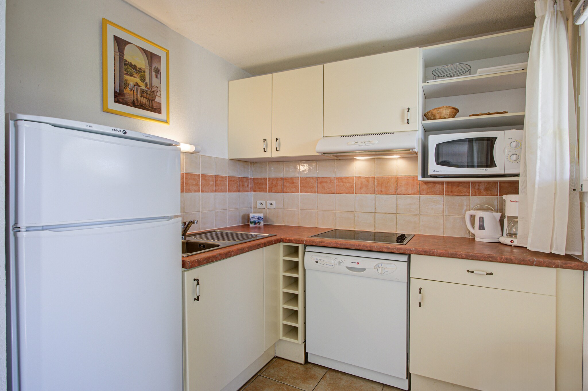 open kitchen(electric kettle, toaster, coffee machine, microwave, dishwasher, fridge, freezer, dishes and cutlery), Living/diningroom(double sofa bed, TV, dining table), bedroom(single bed, single bed), bedroom(single bed, single bed), bedroom(double bed), bathroom(shower, washbasin, toilet), bathroom(bath tub, washbasin, toilet), fitness room, terrace, garden, parking, swimming pool(shared with other guests), iron