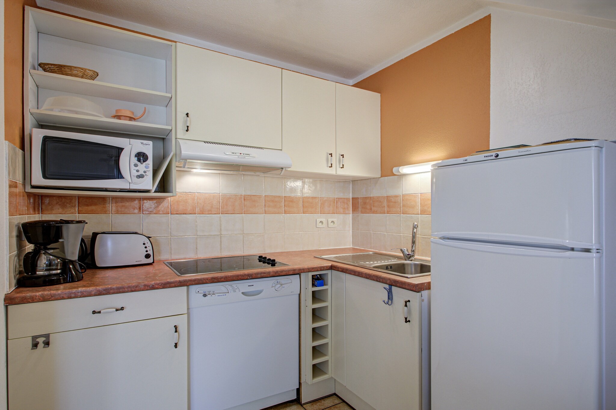 Fan, open kitchen(electric kettle, toaster, coffee machine, microwave, dishwasher, fridge, freezer, dishes and cutlery), Living/diningroom(double sofa bed, TV, dining table), bedroom(double bed), bedroom(single bed, single bed), bathroom(bath tub, washbasin, toilet), Garden Furniture , terrace, garden, parking, swimming pool(shared with other guests)