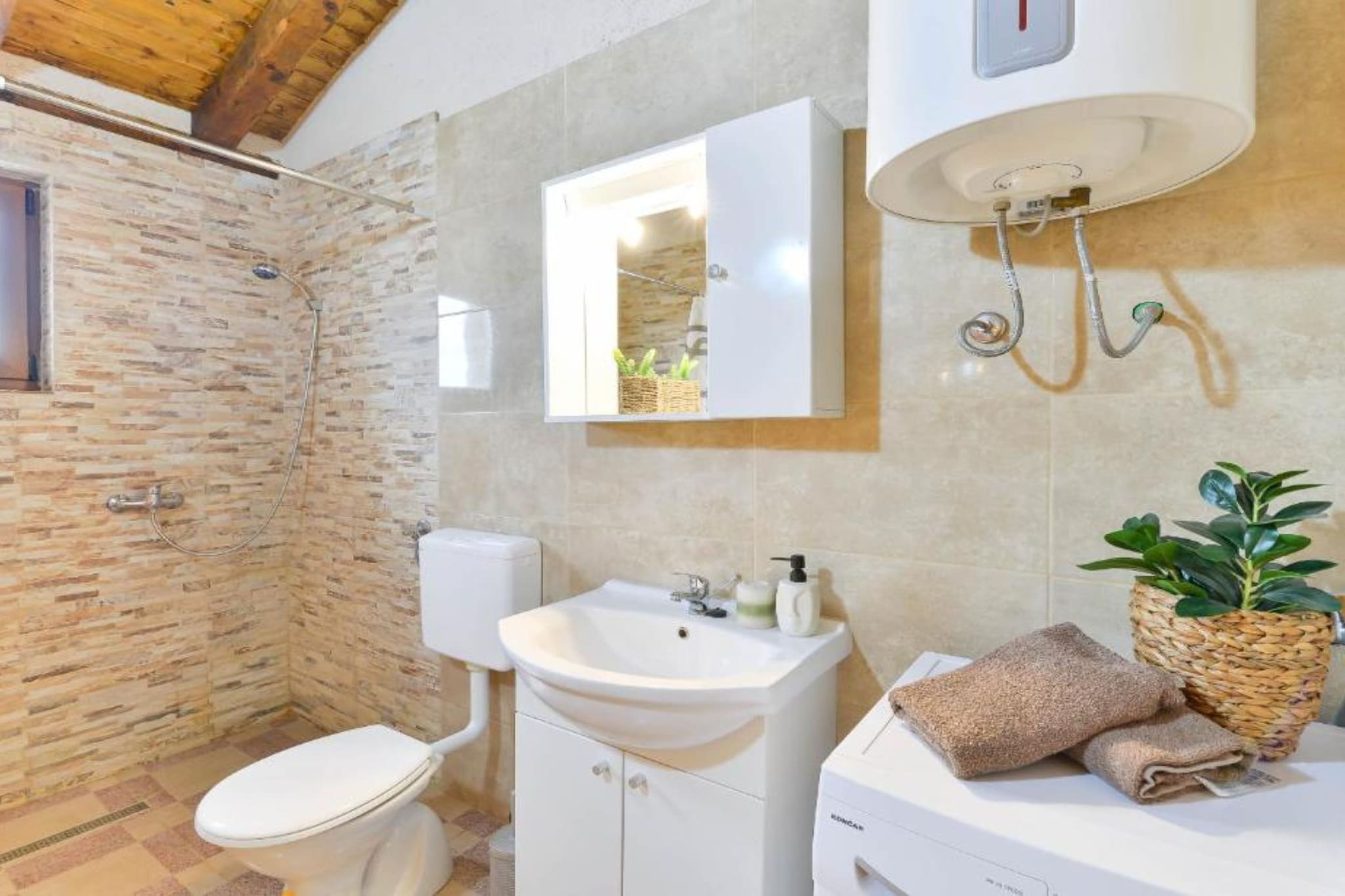 Holiday House Šimun - Three bedroom Holiday house with pool-Bathroom