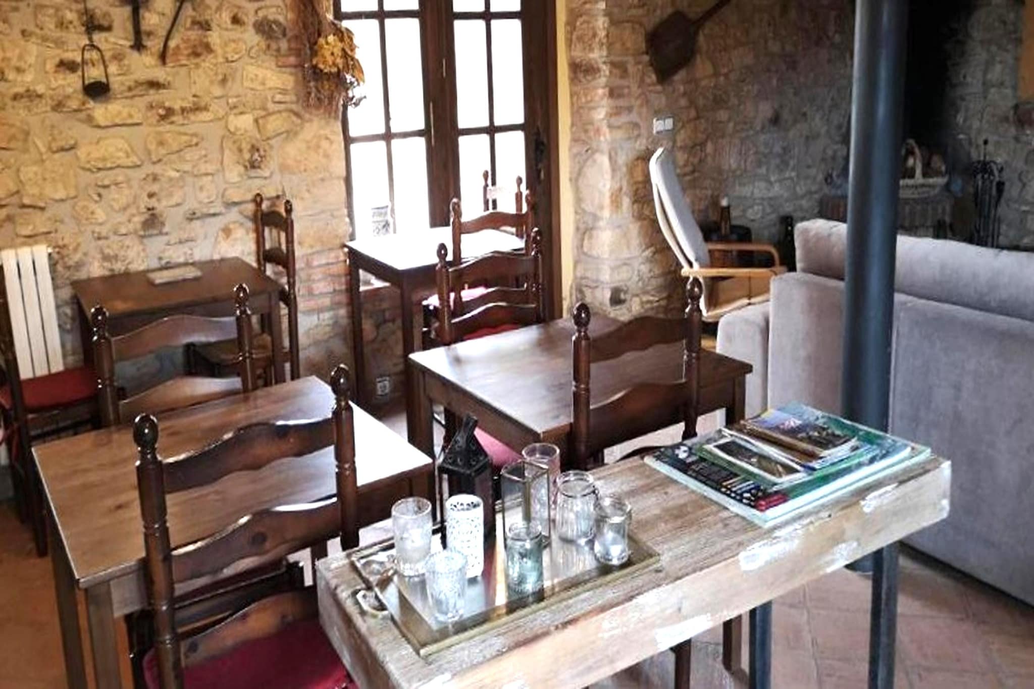 Ground floor: (Entrance, Large kitchen(hob, electric kettle, toaster, hood, coffee machine, oven, microwave, dishwasher, fridge-freezer), Living/diningroom(TV(flatscreen), fireplace, seating area), bathroom(washbasin, toilet), heating)\n\nOn the 1st floor: (bedroom(single fold-away bed, double king size bed, shower, washbasin, toilet), bedroom(single fold-away bed, double bed, shower, washbasin, toilet), Bedroom with bathroom(double bed(150 x 190 cm), shower, washbasin, toilet), Bedroom with bathroom(double bed(150 x 190 cm), shower, washbasin, toilet), Bedroom with bathroom(single bed(90 x 190 cm), single bed(90 x 190 cm), shower, washbasin, toilet), heating)\n\nwashing machine, garden doors, terrace, garden(private), garden furniture, BBQ, parking lot(public), deckchairs, swimming pool(private, outside, opened from May upto and including Oct), ironing board, iron