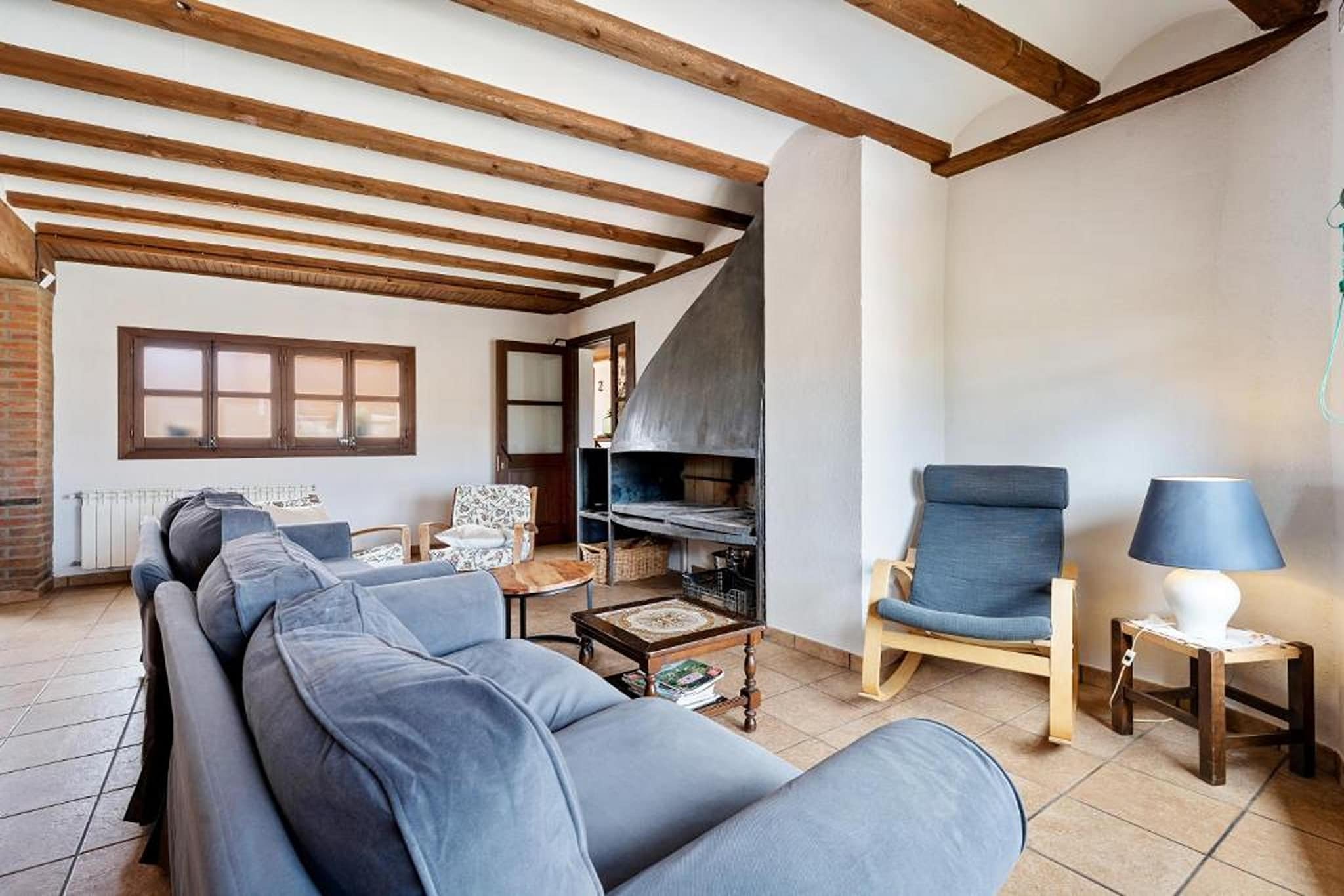 Tucked away in the heart of the Prades Mountains, in the quiet village of Rojals near Montblanc, this rural accommodation is a place where time slows down and nature takes centre stage. Surrounded by mountain air, stone houses, and sweeping views, it offers an authentic escape for travellers who appreciate simplicity, local character, and the beauty of the outdoors. The setting is peaceful yet inspiring, making it ideal for couples, friends, and nature lovers seeking a genuine countryside experience.
The accommodation offers comfortable double and triple rooms, each thoughtfully prepared to ensure a restful stay. Rooms are equipped with heating, internet access, a flat-screen TV, and a private bathroom with shower, combining rural charm with modern convenience. Guests can gather in the cosy common room with a fireplace, perfect for quiet evenings after a day outside, or make use of the shared dining room with a fully equipped kitchen for added flexibility during longer stays.
A true highlight is the on-site La Socarrimada Restaurant and Grill, where you can enjoy carefully prepared dishes made with local produce in a warm, welcoming atmosphere. The surrounding area invites exploration, with numerous hiking and trekking routes, scenic cycling paths, and even a via ferrata just a short drive away. Whether you come for outdoor adventure, regional cuisine, or simply to enjoy the calm of the mountains, this rural retreat offers an inviting base to reconnect with nature and savour the spirit of Tarragona’s highlands.
