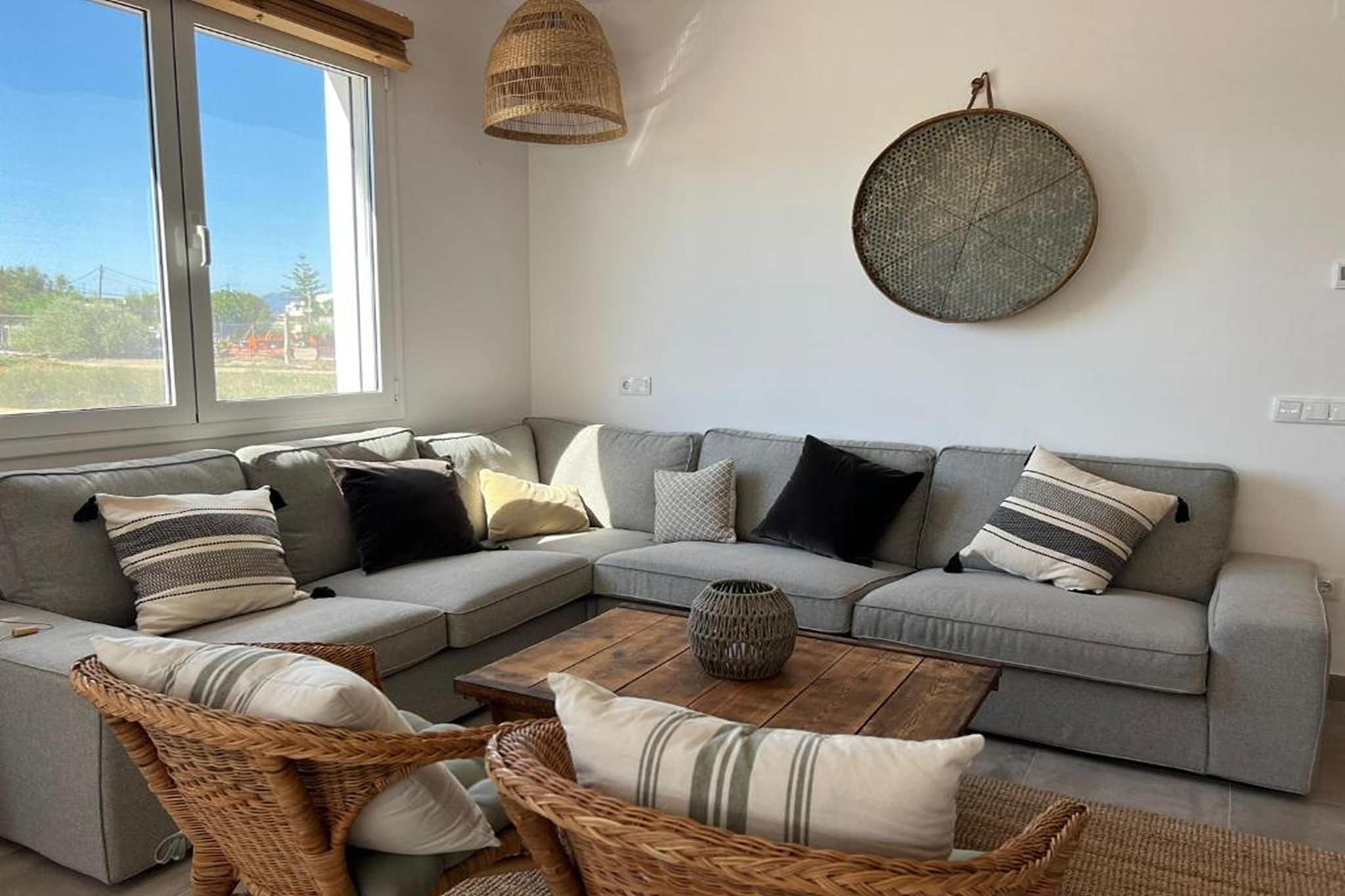 Mas Midó welcomes you to slow down and reconnect with nature in the heart of Sant Jaume d’Enveja, where wide skies, river landscapes, and mountain views set the tone for a truly relaxing escape. Just a short drive from the Ebro Delta, this spacious holiday home is designed for guests who love outdoor living, fresh air, and the freedom of open space. Surrounded by greenery and offering complete privacy, it is an ideal retreat for families, groups of friends, and nature enthusiasts seeking both comfort and adventure.

Inside, the house offers generous space and a warm, welcoming atmosphere. With four comfortable bedrooms and four bathrooms, everyone can enjoy privacy and ease throughout the stay. The fully equipped kitchen flows naturally into the dining and living areas, making it perfect for shared meals, long conversations, and relaxed evenings together. Modern comforts such as air conditioning, free Wi-Fi, fresh bed linen, towels, and a flat-screen TV ensure a carefree stay, while large windows invite natural light and scenic views indoors.

Step outside and the experience continues in the garden, where a terrace and barbecue area invite leisurely lunches, sunset dinners, and time spent outdoors. Children can play freely in the dedicated playground, while active guests can explore the surroundings on foot or by bike, fish in nearby waters, or hike through the beautiful delta landscape. With Tortosa Cathedral within easy reach and Reus Airport accessible for arrivals and departures, Mas Midó combines rural tranquillity with practical convenience, an inviting base for discovering the natural beauty and authentic charm of this special region.
