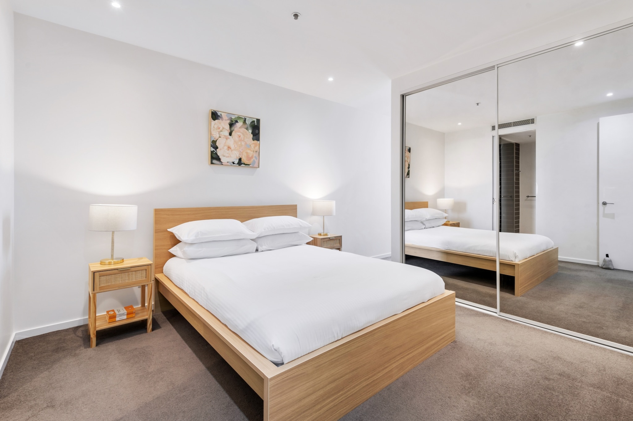 Stylish 2-Bed Apartment Near MCG