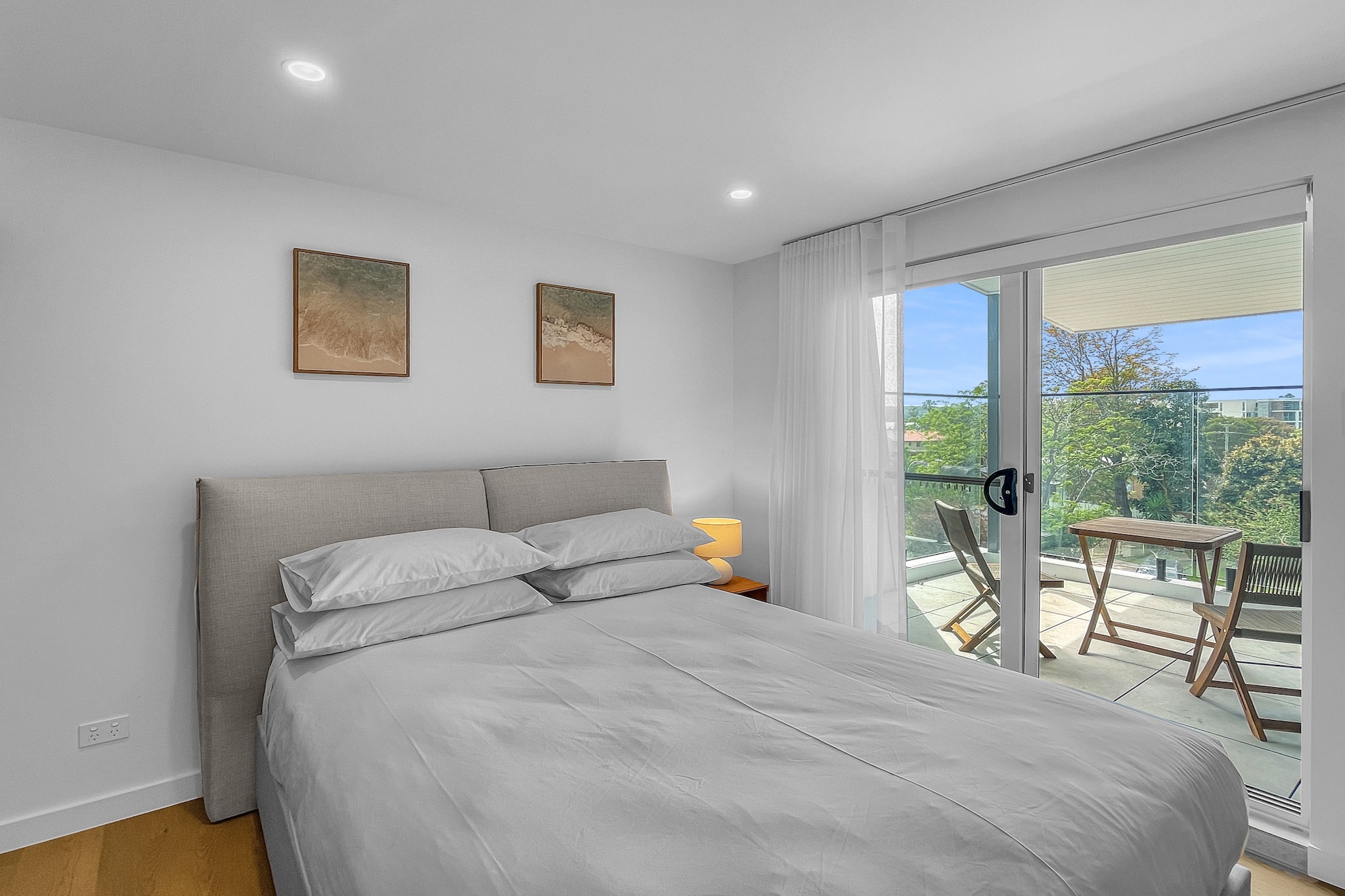 Modern 4-Bed Townhouse with Water Views