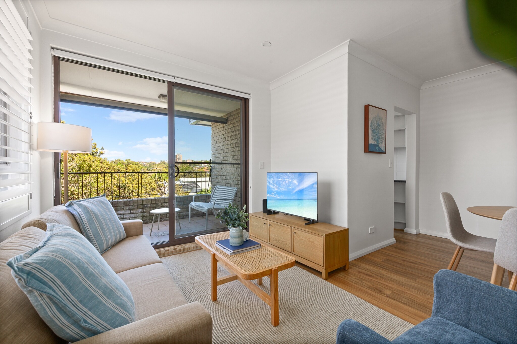 Bright 2-Bedroom Apartment Near Coogee Beach