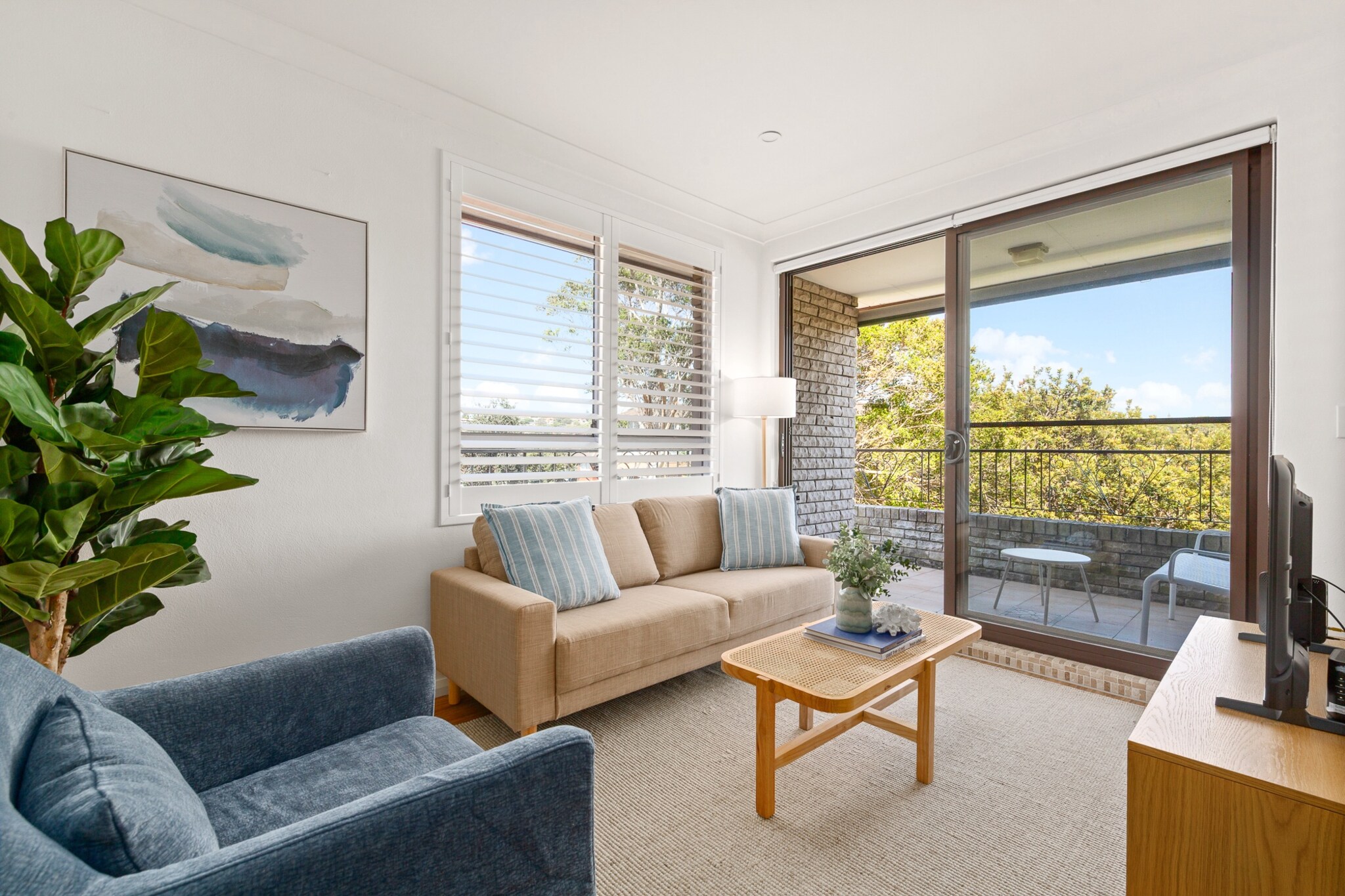 Property description
🏡 Nestled in a prime coastal pocket, this bright 2-bedroom apartment offers a peaceful retreat moments from Coogee Beach. Enjoy a spacious living area, seamless self-check-in, and a private balcony perfect for morning coffee or sunset relaxation. Ideal for families or friends exploring Sydney's vibrant eastern suburbs.
The space
🛋️ Step inside to discover a light-filled apartment featuring contemporary styling and warm wooden flooring throughout. The living space is designed for comfort, with a 4-seater couch, smart TV with streaming access, and a dining area set for four. Large windows offer plenty of natural light, creating a welcoming ambiance.
The kitchen is fully equipped with modern appliances including a Miele stovetop, electric oven, microwave, and coffee machine. Whether preparing a light breakfast or full dinner, everything you need is at your fingertips.
Each of the bedrooms features comfortable bedding with queen and single bed options, ample storage, and soft lighting. The bathroom is modern and clean, with sleek finishes and travel essentials provided.
Step out onto the private balcony from the living area, where a full set of outdoor furniture invites you to unwind in the sea breeze. A private laundry area is available in the garage, adding extra convenience to your stay.
With thoughtful touches and inviting décor, this home offers a peaceful base just moments from the beach and local attractions.