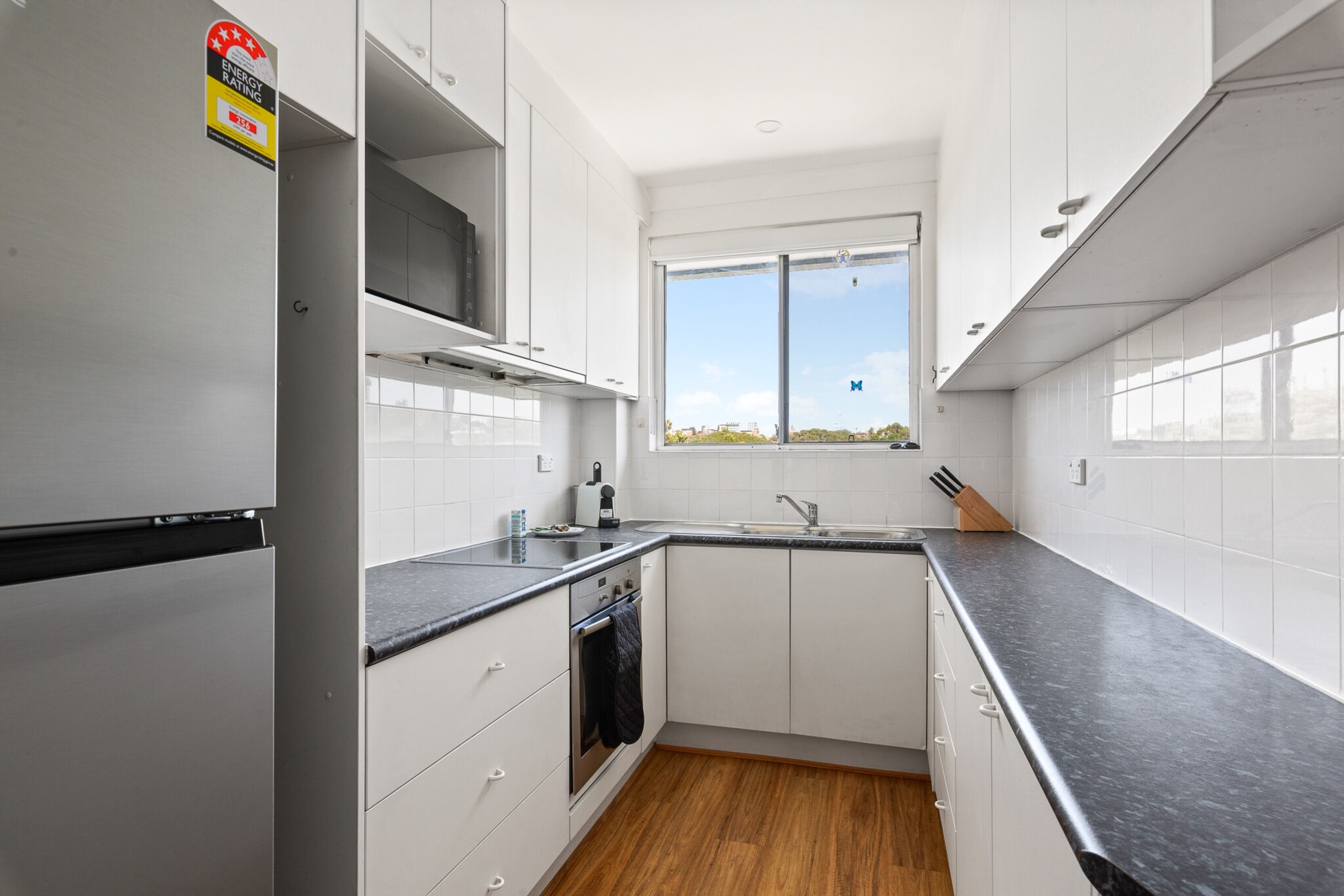 Bright 2-Bedroom Apartment Near Coogee Beach