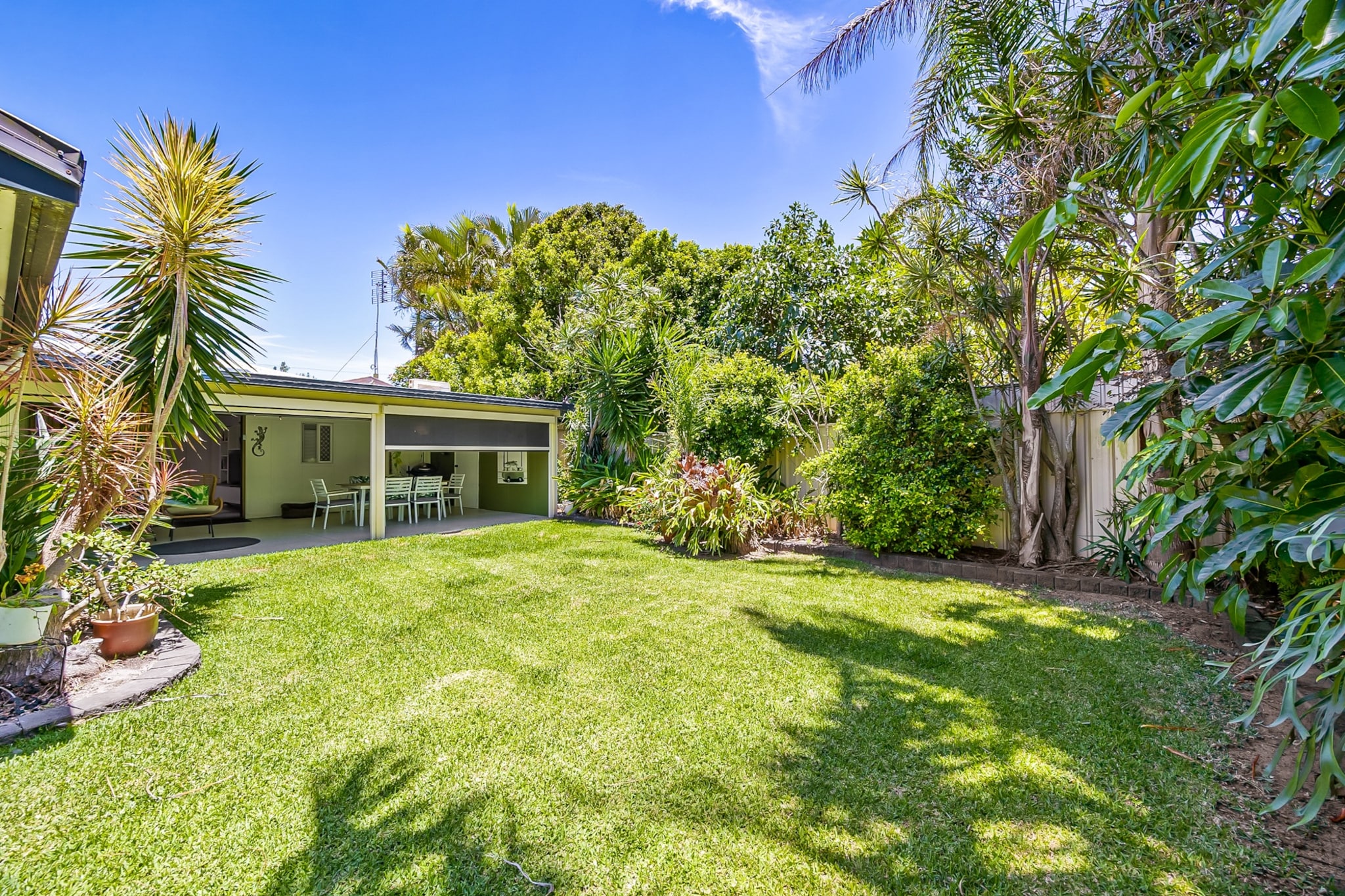 Family Home Near Cafés and Surf Beaches