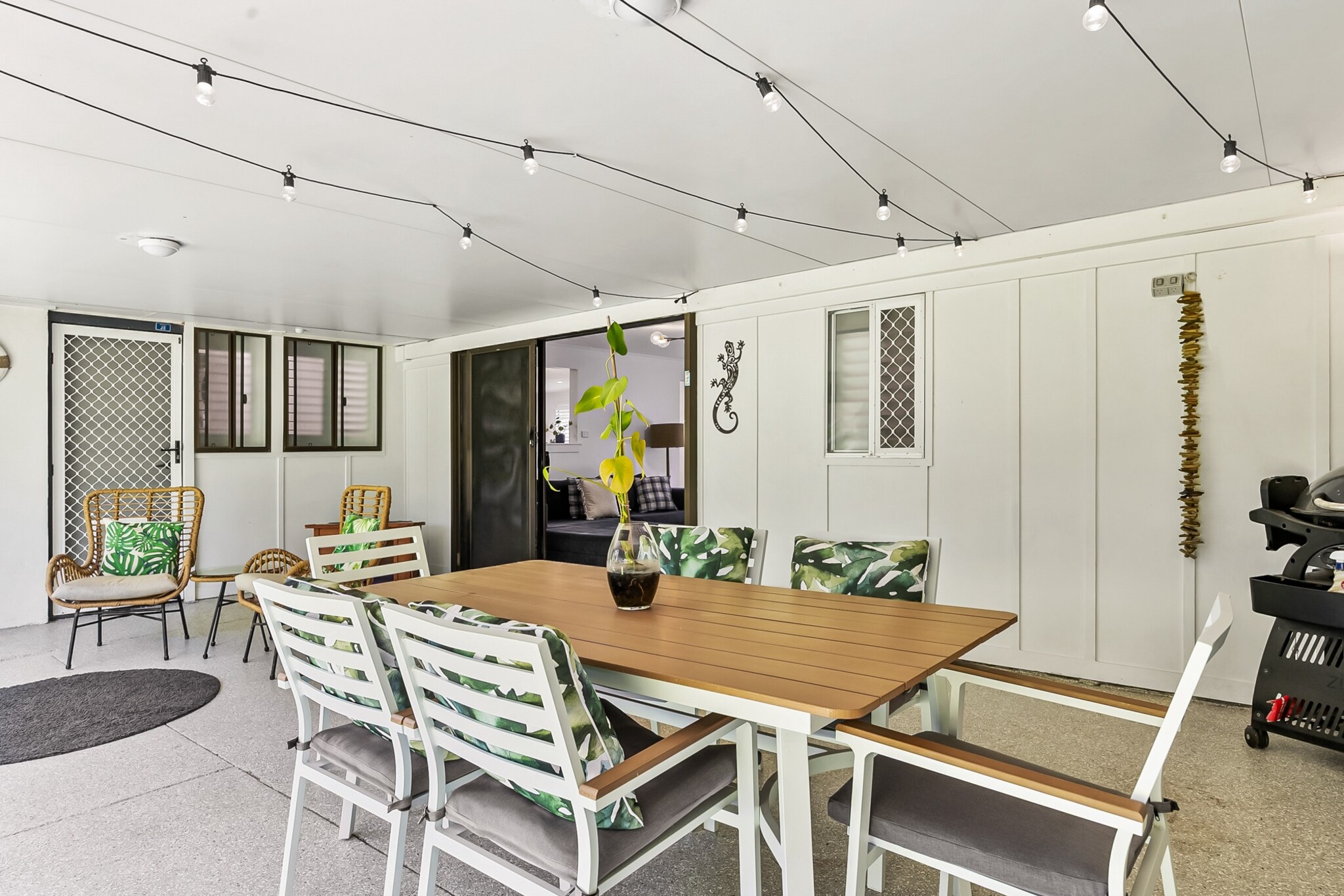Family Home Near Cafés and Surf Beaches