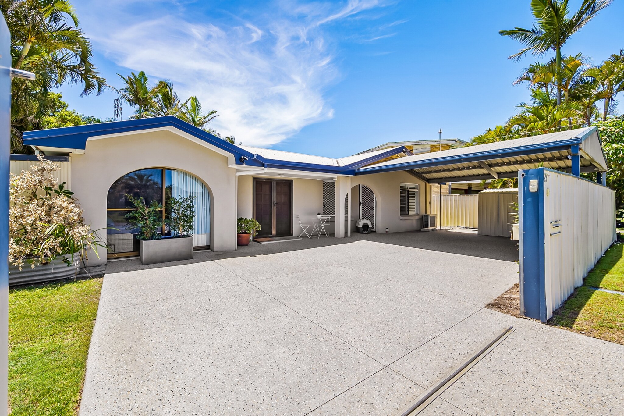 Family Home Near Cafés and Surf Beaches