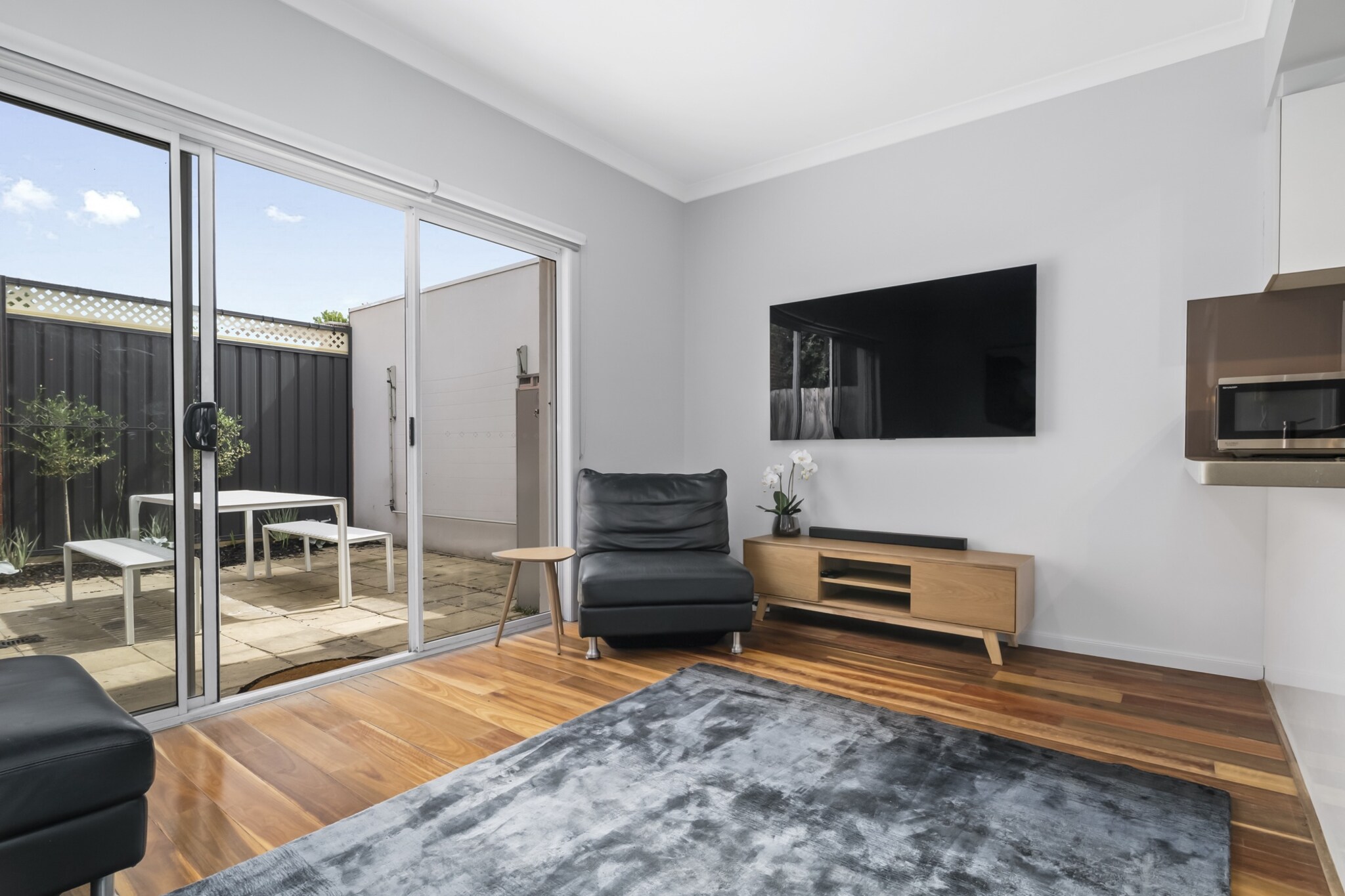 Elegant 3-Bed Townhouse in Leafy Kensington