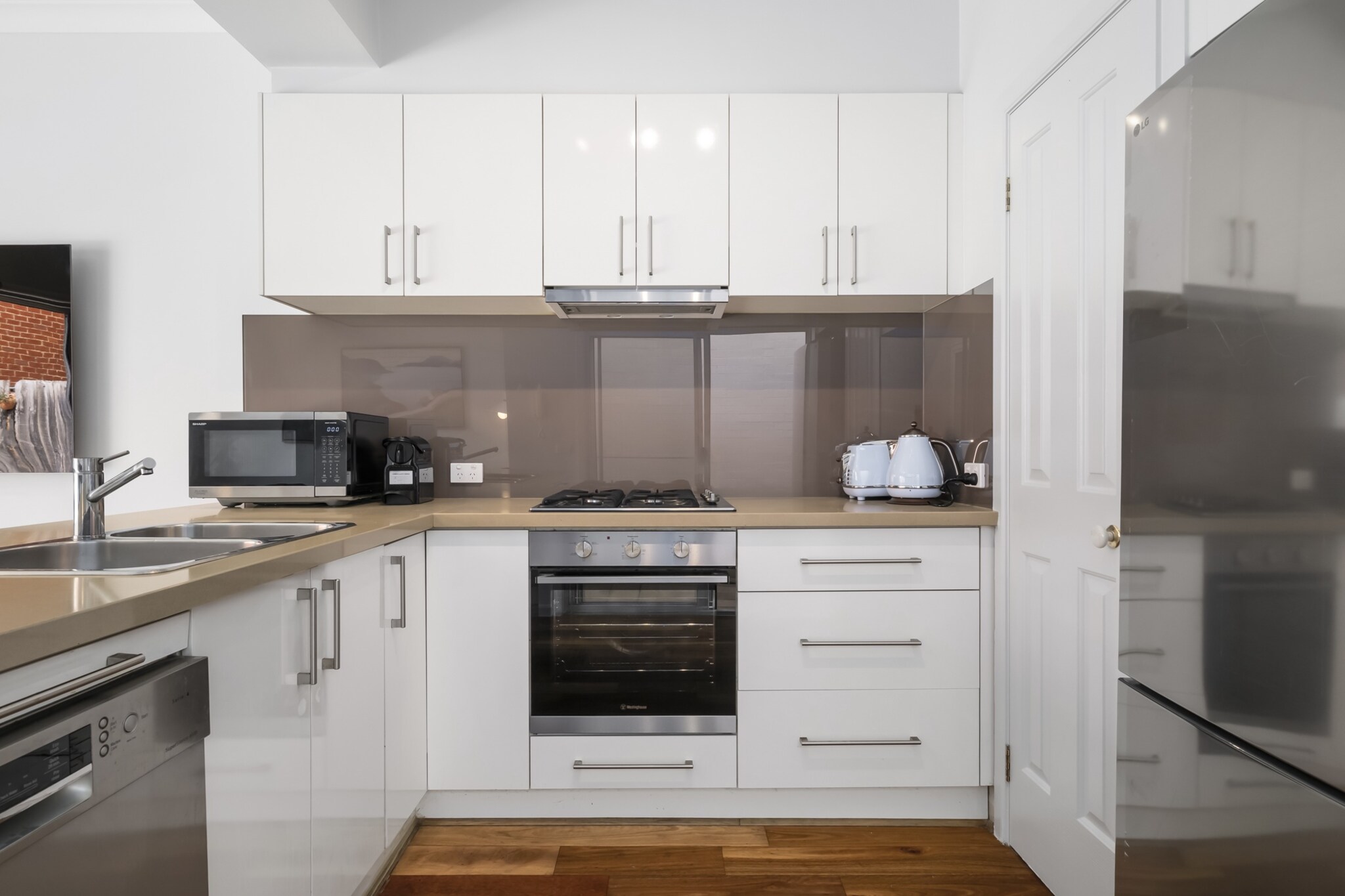 Elegant 3-Bed Townhouse in Leafy Kensington