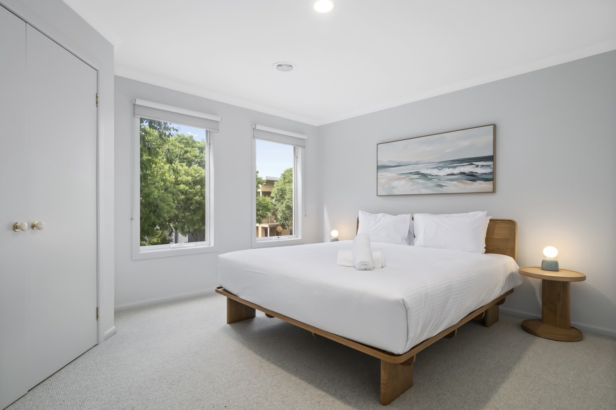 Bed Linen, Hot Water, Wardrobe, Living room(TV, seating area, air conditioning), Kitchen(dining table, stove, oven, microwave, dishwasher), bedroom(Queen Bed), bedroom(double king size bed), bedroom(2x single bed), bathroom(tumble dryer, bath tub, washing machine, hairdryer, Towels/Sheets (Incl.), shampoo), First Aid, Play area, electric kettle, toaster, coffee machine, fridge, freezer, balcony or terrace, iron, body soap, Essentials, dishes and cutlery, Cooking basics, Coffee, Conditioner, Downtown, Long term stays allowed, Room-darkening shades, Shower gel, Town, Wine glasses