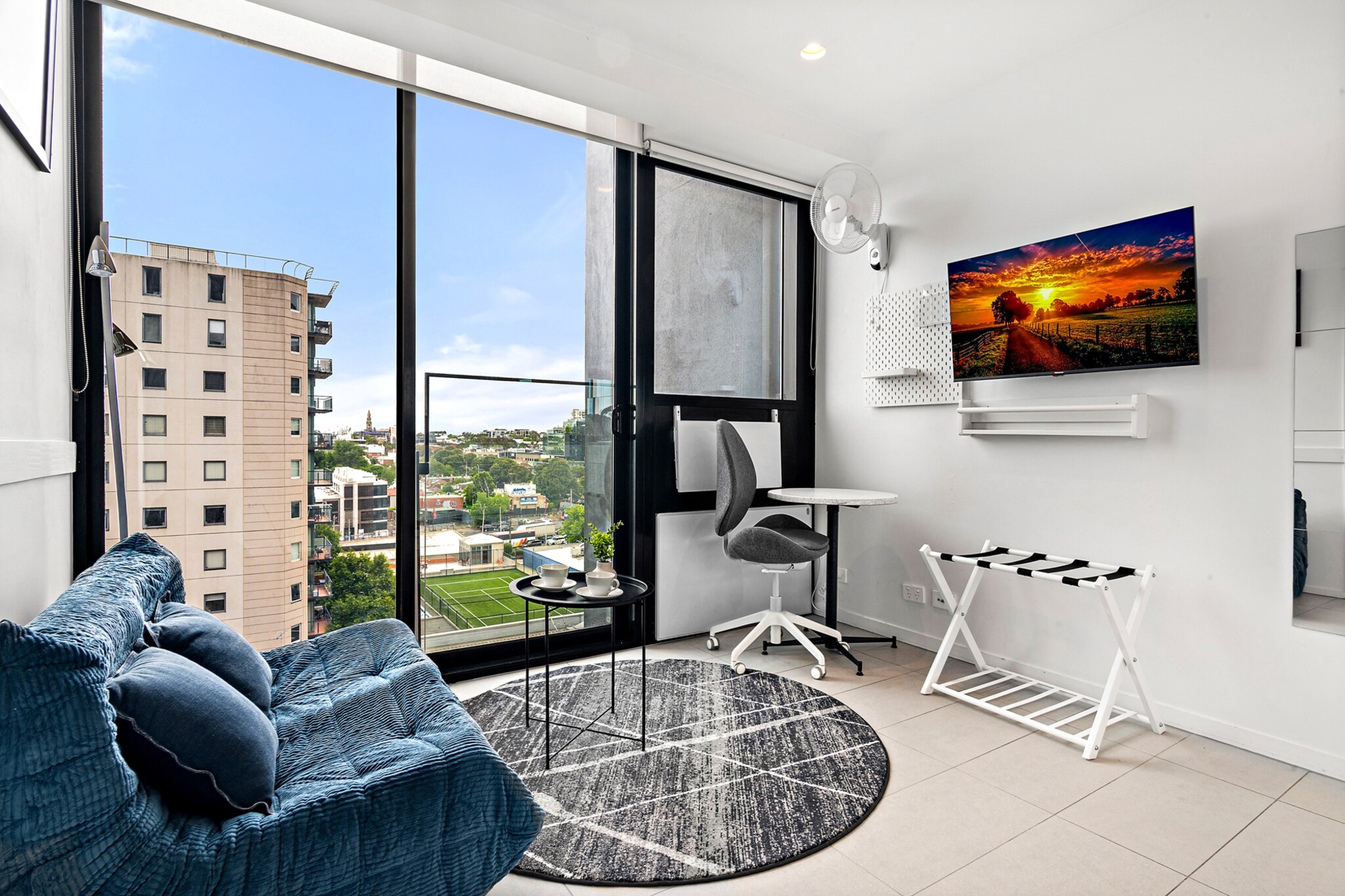 South Melbourne Apartment with Gym Access