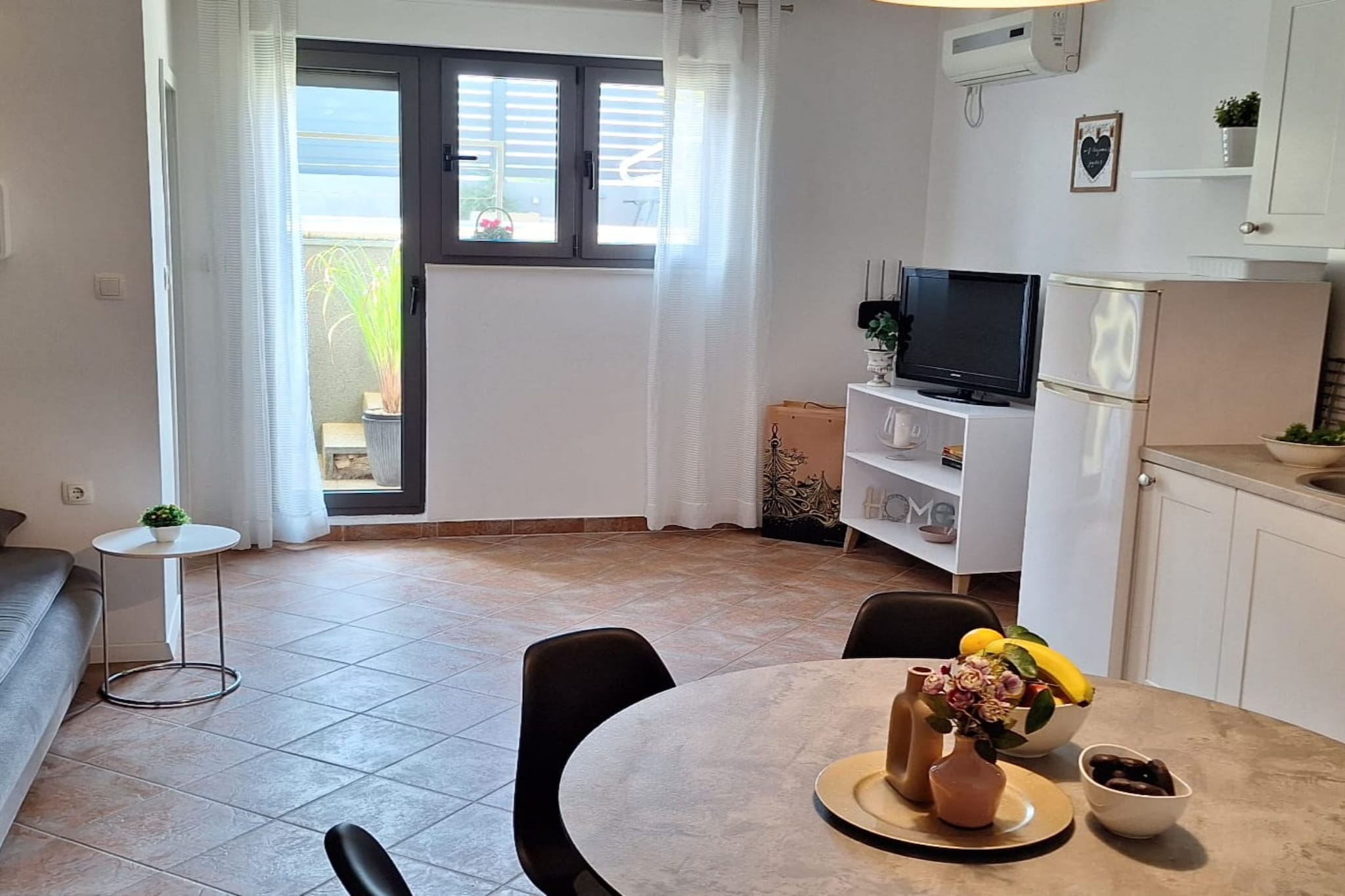 Apartment Cvita & Roza, Šibenik, Šibenik-Knin County, Croatia, offers a cozy and stylish stay in the heart of Šibenik, close to historic landmarks, beaches, and vibrant local life. Ideal for couples or solo travelers, the apartment provides modern amenities, a comfortable setting, and easy access to the city's attractions, including St. James Cathedral, Banj Beach, and the scenic waterfront promenade. A perfect base for exploring Šibenik and the nearby Krka National Park.
Note:
Private parking is available, and a reservation is not required.
Wi-Fi is available throughout the property.
Pets are not allowed.
Damage deposit is 200€, which will be returned upon checkout.
This two-bedroom can accommodate up to four guests. It features an SAT/flat-screen TV and is combined with a safety deposit box, seating area, sofa, and kitchen. The private bathroom is equipped with a shower and toilet. Free toiletries are available on request.
Thanks to its excellent location, everything you'll need for your vacation is just a short walk away. Grocery stores, cafes, restaurants—everything is within a 150 m radius. The beach is 150 m away from the property.
The airport is 50 km away from the property.