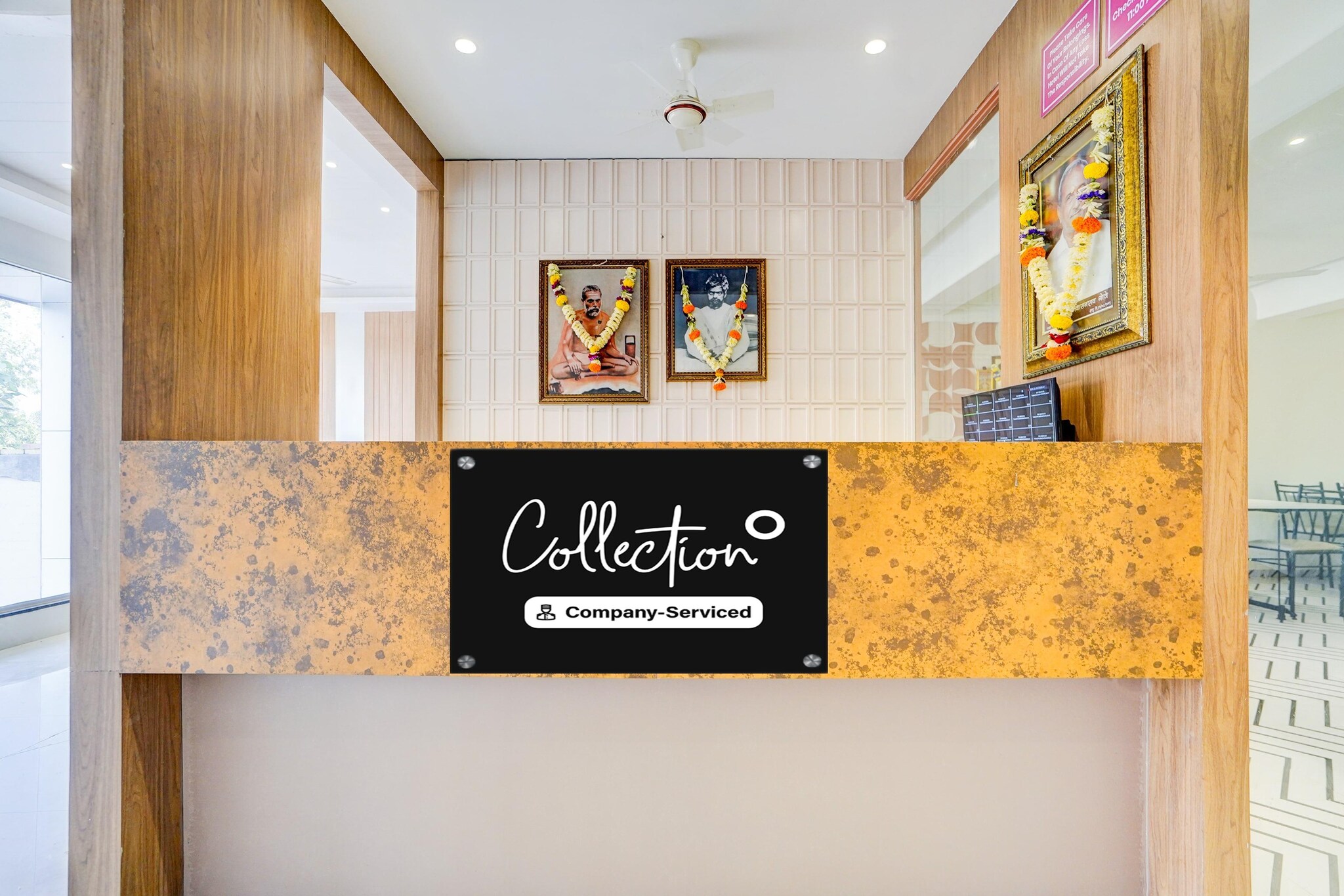 Ground floor: (bedroom(double bed, TV, seating area, air conditioning, Towels incl., telephone), bathroom(bathtub or shower, shower, washbasin, toilet, shampoo, body soap, hot water), lift)