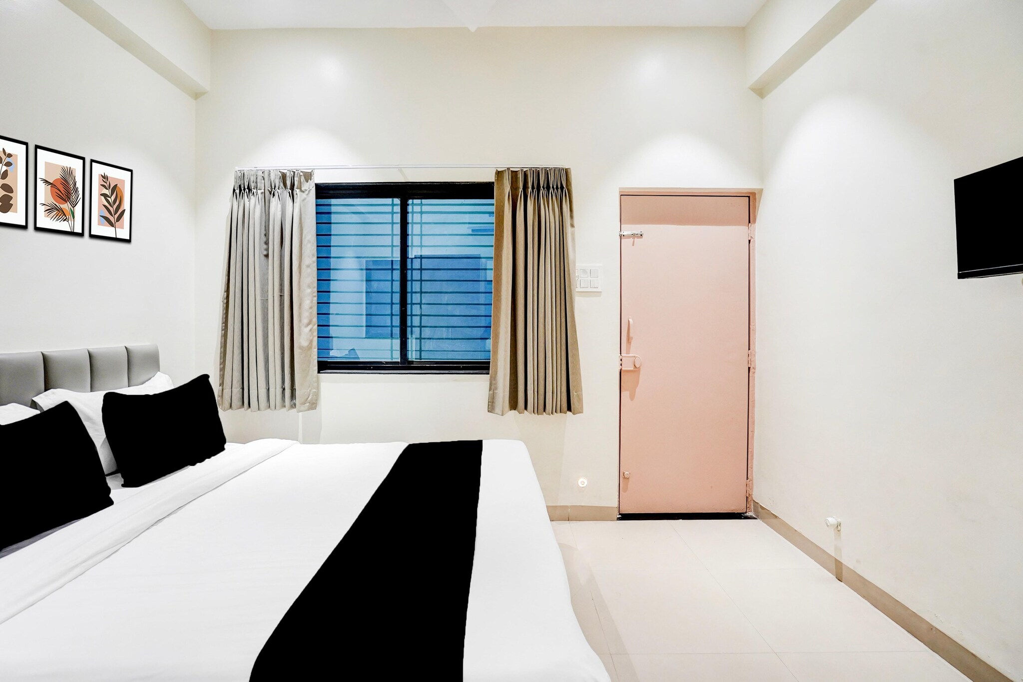 Unmarried couples are warmly welcome at this property.
Guests with local ID proof are warmly welcome.
Apologies, but we are currently unable to host foreign nationals at this property.
Early Check-In Policy: A full day’s room rate will be charged for check-ins before 6:00 AM. Complimentary early check-in is available between 6:00 AM and 10:00 AM, subject to room availability.
 
Check-in is only available to guests aged 18 and above. Please provide a government-issued ID to confirm your age
