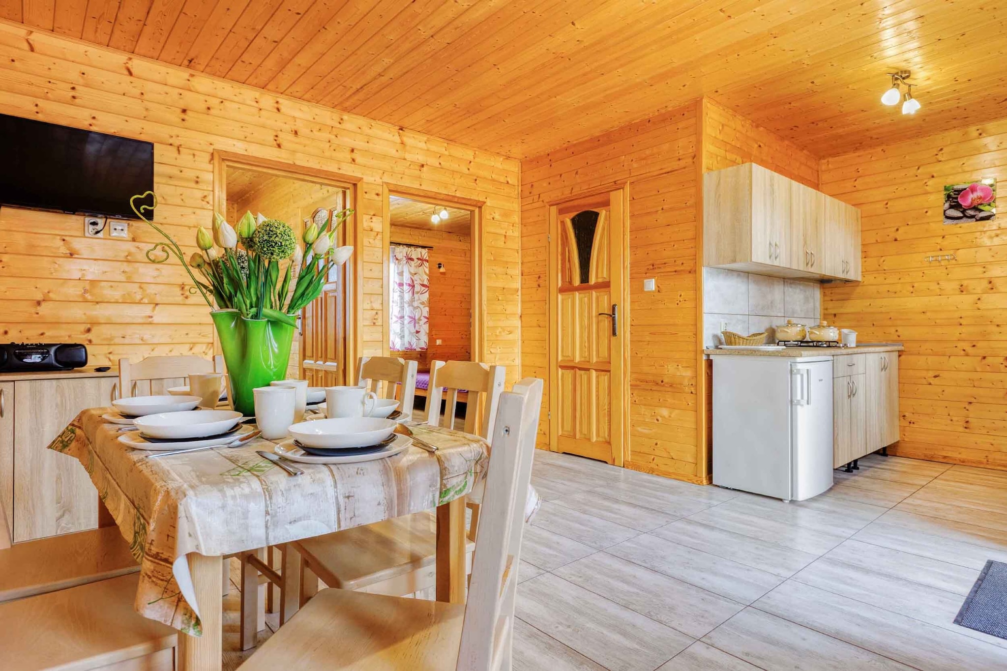 Ground floor: (open kitchen(hob(2 ring stoves, induction), electric kettle, toaster, fridge-freezer), Living/diningroom(double sofa bed, TV(flatscreen), dining table), bedroom(single bed, double bed), bedroom(single bed, single bed), bathroom(shower, washbasin, toilet))\n\nReception, Internet access, Parking, Play area, terrace, garden(shared with other guests, fenced, 2000 m2), garden furniture, BBQ(charcoal), trampoline, sand pit, slide, Swing set