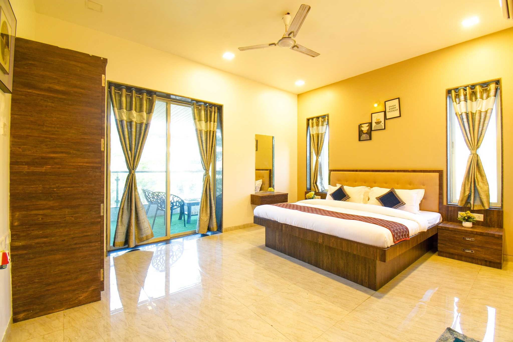 Ground floor: (Living room(single sofa bed, TV, dining table), Kitchen(electric kettle, coffee machine, fridge), bedroom(double bed, TV(flatscreen)), bedroom(double bed, TV(flatscreen)), bedroom(double bed, TV(flatscreen)), bedroom(double bed, TV(flatscreen)), bathroom(shower, washbasin, toilet, shampoo, body soap), bathroom(shower, washbasin, toilet, shampoo, body soap), bathroom(shower, washbasin, toilet), bathroom(shower, washbasin, toilet), iron)