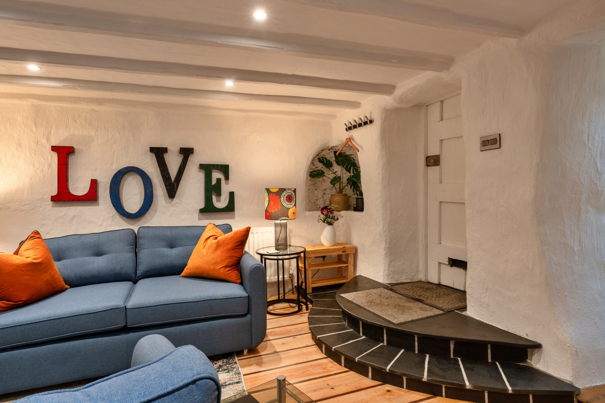 Spray Barn - Living room