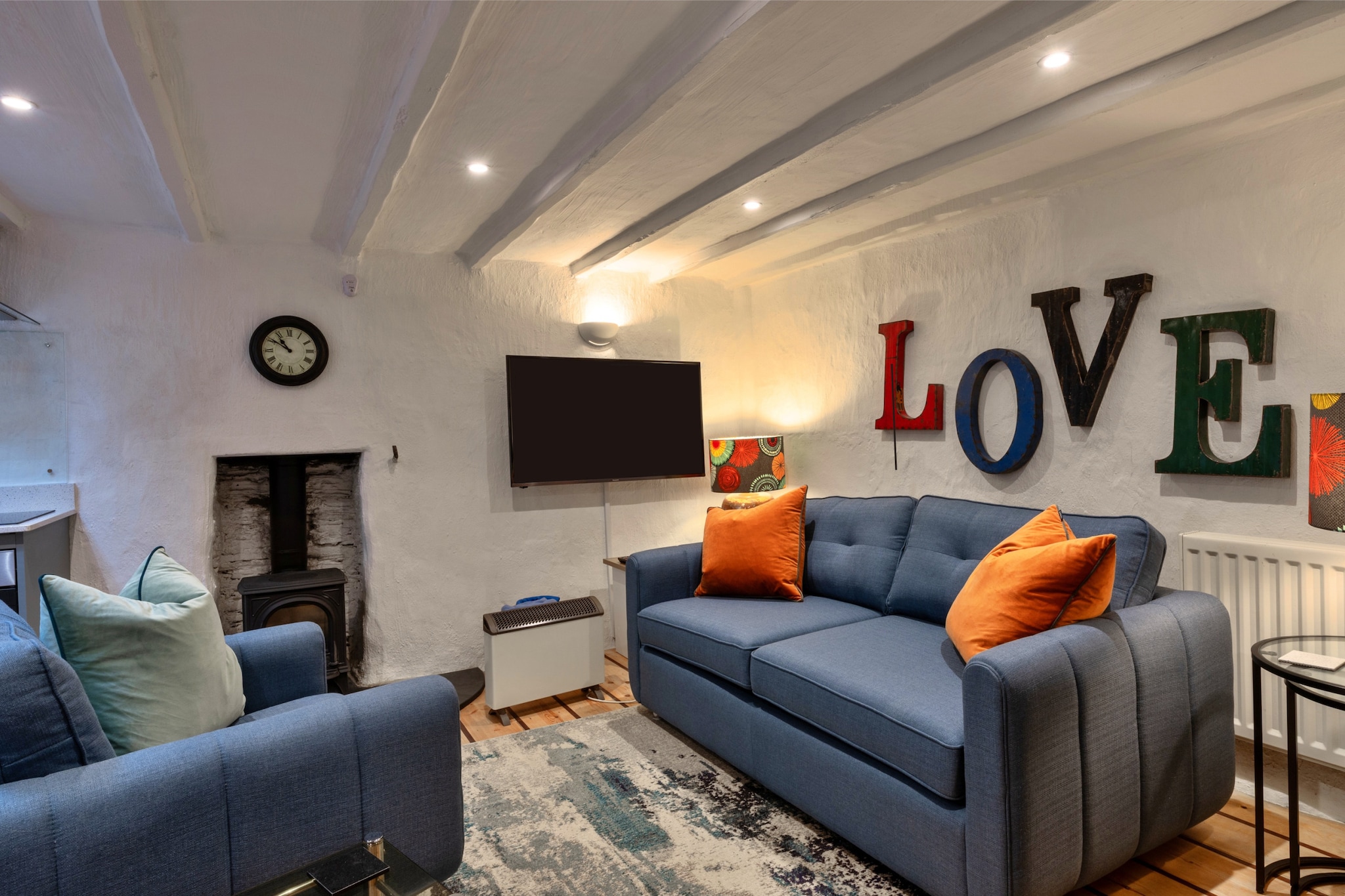 Spray Barn - Living room