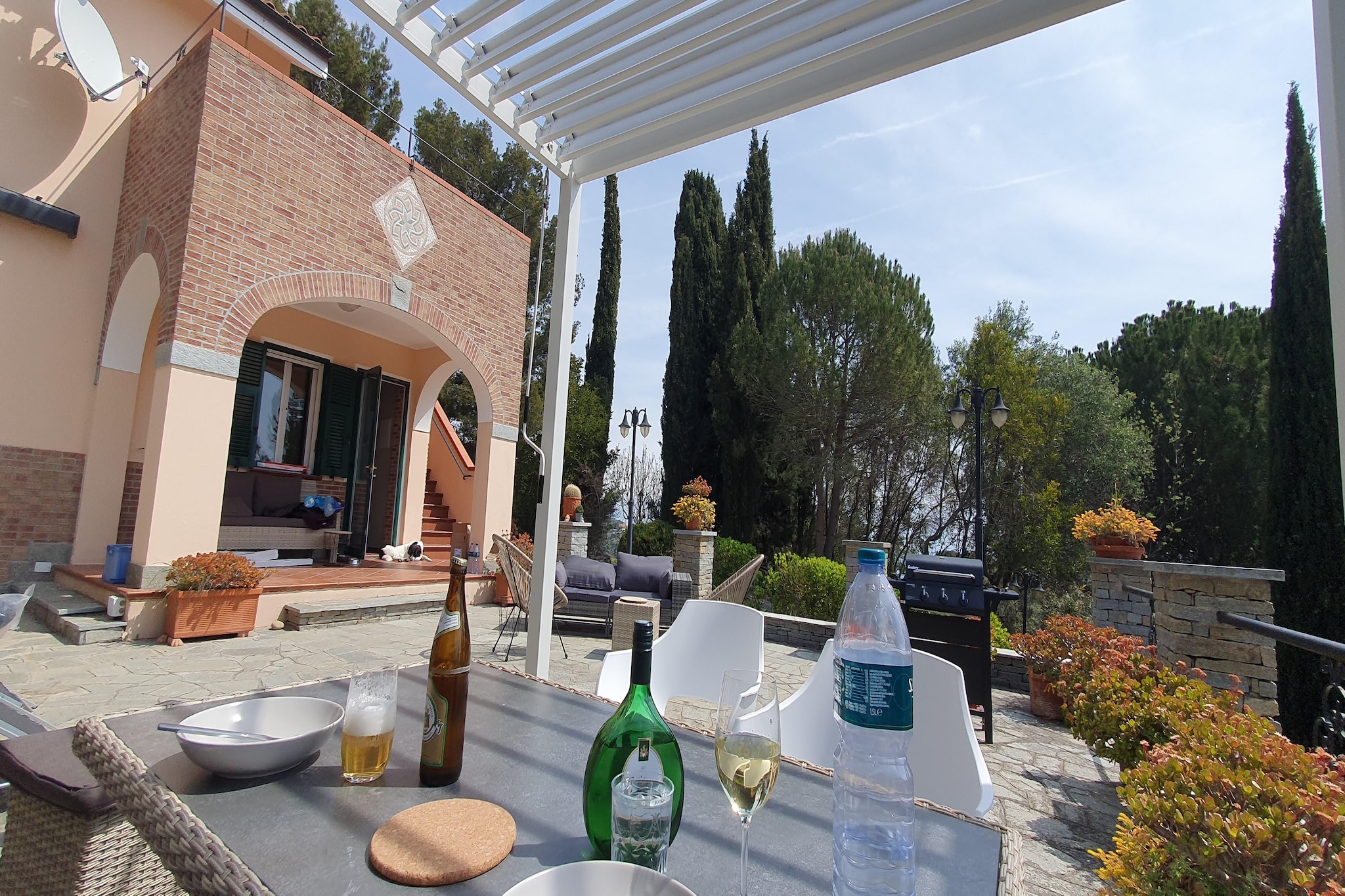 Charmante Villa mit drei Apartments und Meerblick-Terrasse / balcon