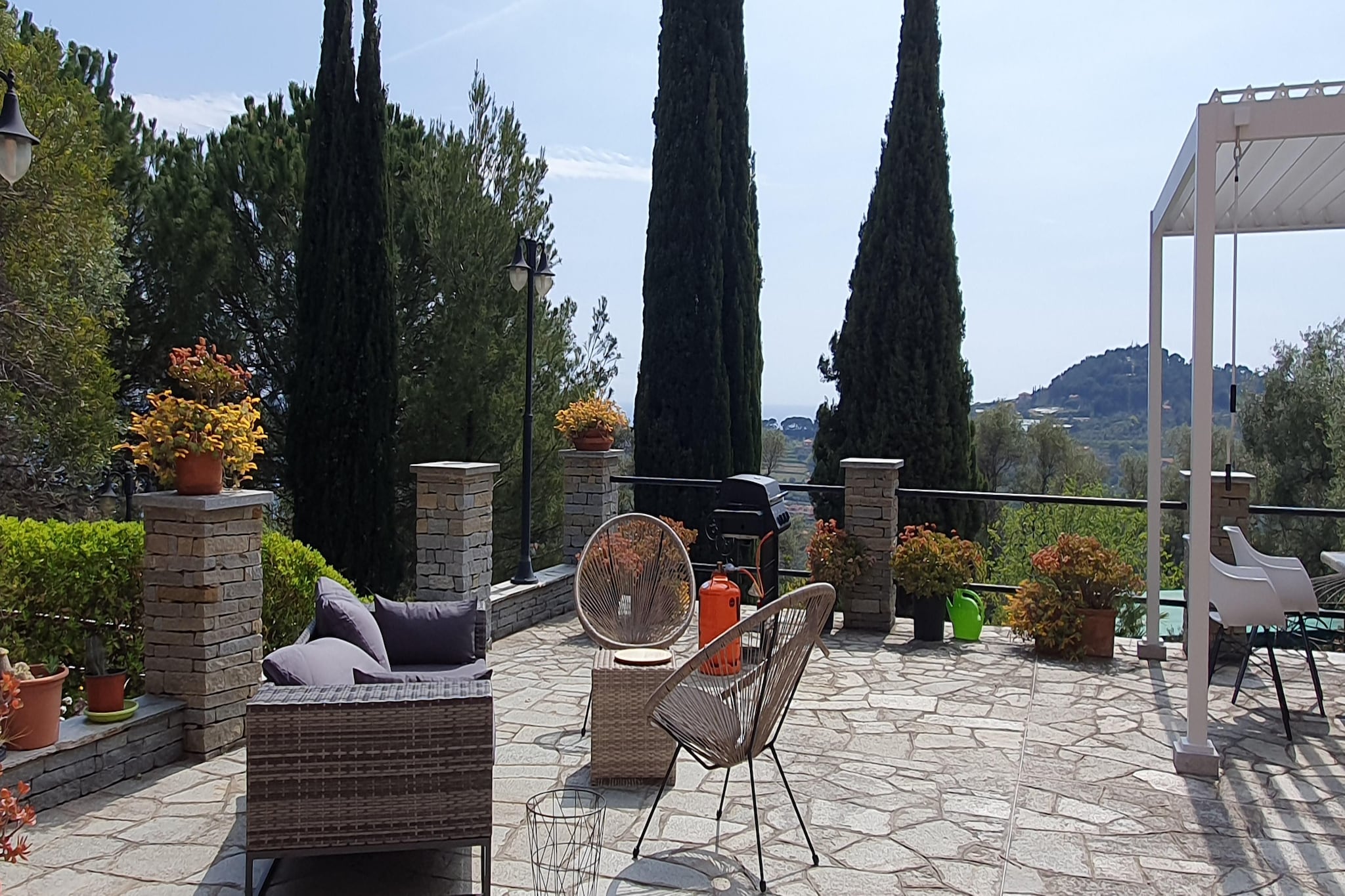 Charmante Villa mit drei Apartments und Meerblick-Terrasse / balcon